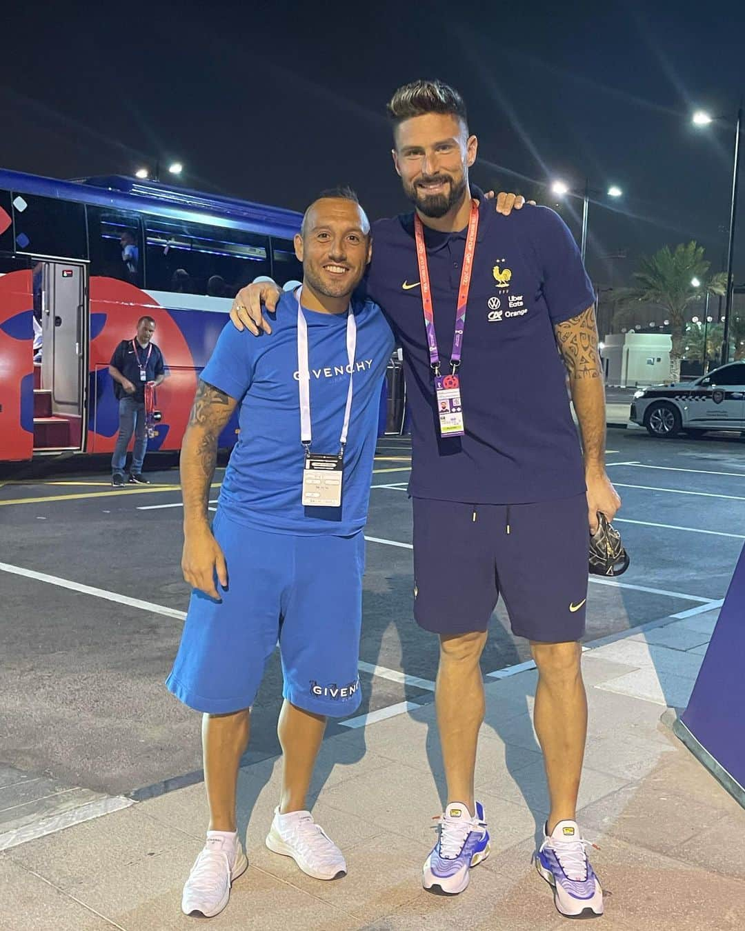 サンティ・カソルラのインスタグラム：「What a joy to see you again my friend, you are the best and I hope to see you again soon, thanks for today and good luck in the World Cup brother. Kisses for your family 😘😘😘 @oliviergiroud #topman」