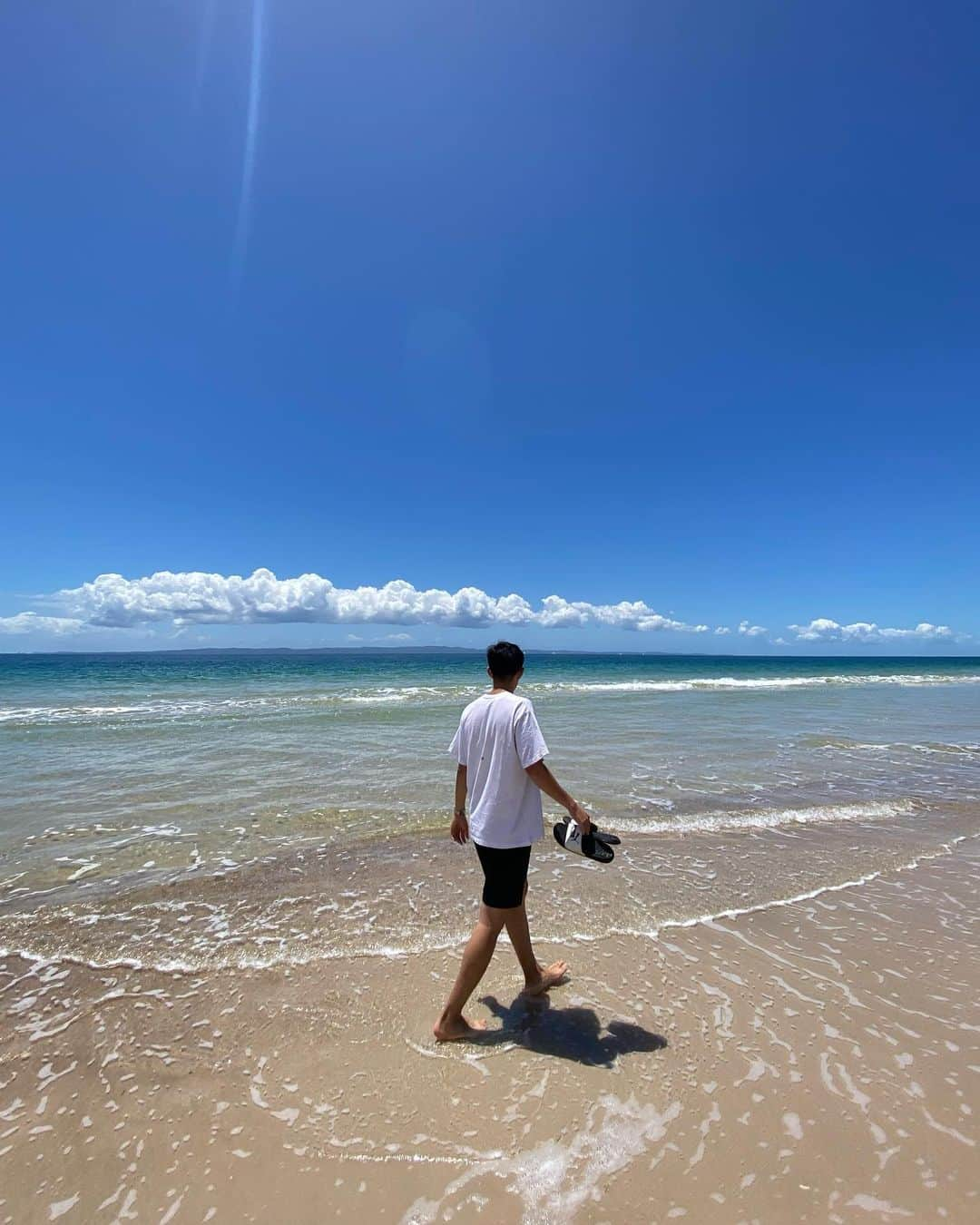 印藤虎太郎のインスタグラム：「🌊🏄‍♂️🌞  #australia #オーストラリア留学 #オーストラリア生活 #brisbane #ブリスベン生活 #メルボルン #ワーホリ #ワーホリオーストラリア #ワーホリ生活 #ワーホリ準備 #ワーホリ #Melbourne  #留学 #留学生活 #留学したい人と繋がりたい #留学日記 #サッカー #goldcost #ゴールドコースト旅行 #海 #sea #海外旅行 #海外留学 #soccer #surfing」