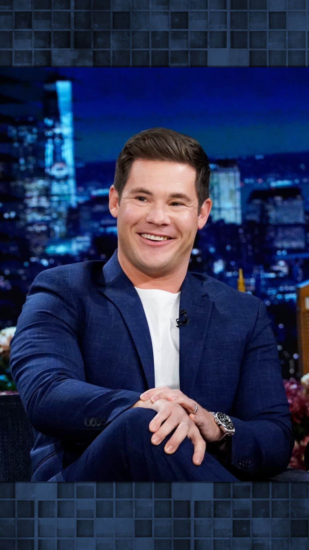 アダム・ディバインのインスタグラム：「@adamdevine performs The Cup Song with a beer stein! 🍺 #FallonTonight」