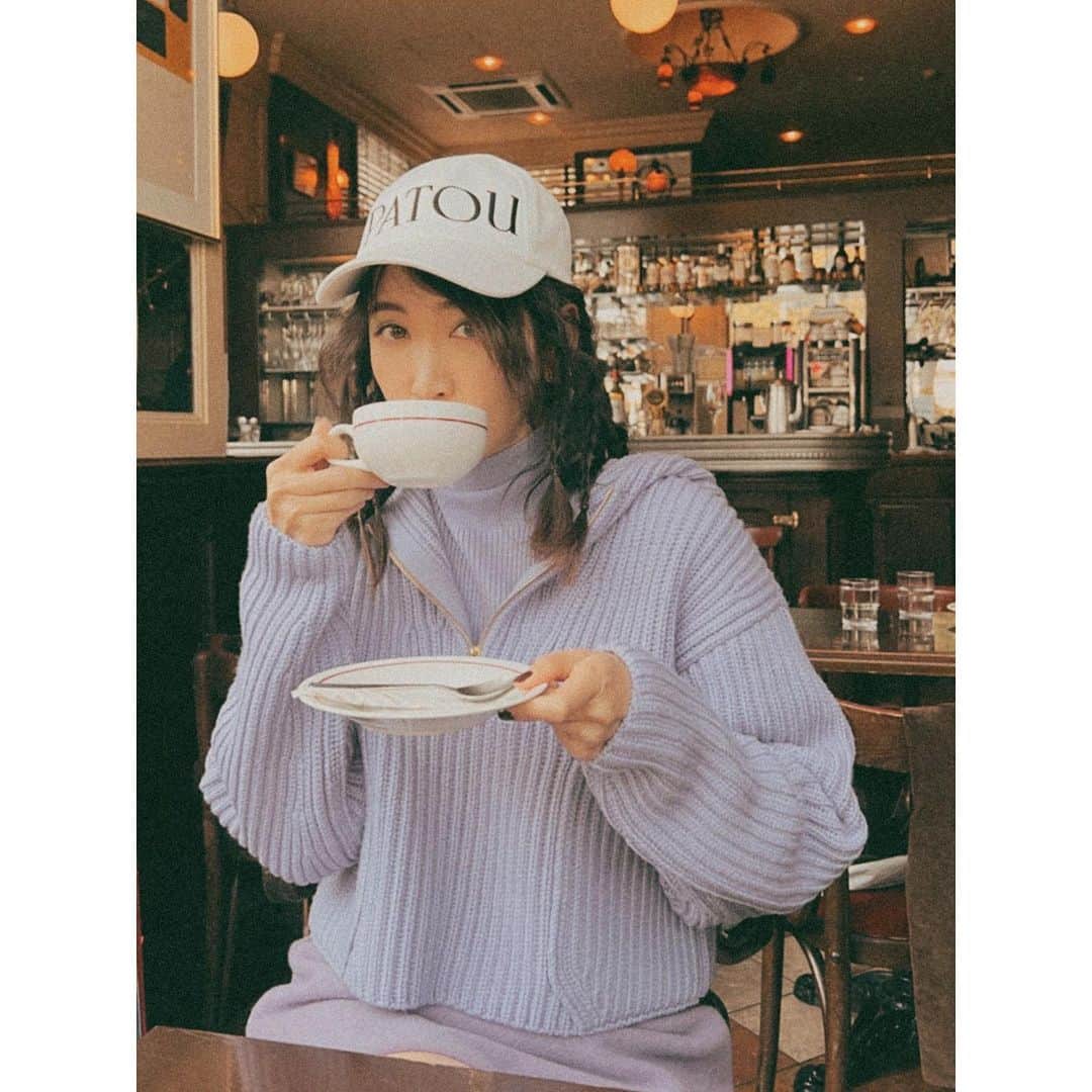 のインスタグラム：「先日、日本に上陸した時から好きなブランドでプライベートでもよく着用している @patou の撮影に参加させていただきました🌷💝  アーティスティックディレクターの @guillaumemarcdamienhenry も来日して、PATOUチームの皆さんと楽しく撮影させて頂きました😌🫶🏻🌷✨  @man10man_ と @laramiofficial と @tanakataki も一緒だったので、なんだかお仕事じゃない感覚で楽しい撮影となりました🐶💜💙  撮影の模様は @patou のインスタにも上がっているので是非チェックしてみてください💝」