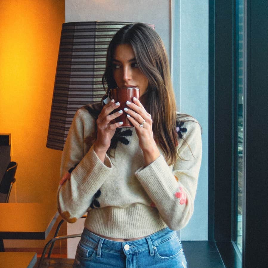 セリーヌ・ファラクのインスタグラム：「Happy late Thanksgiving 🤍」