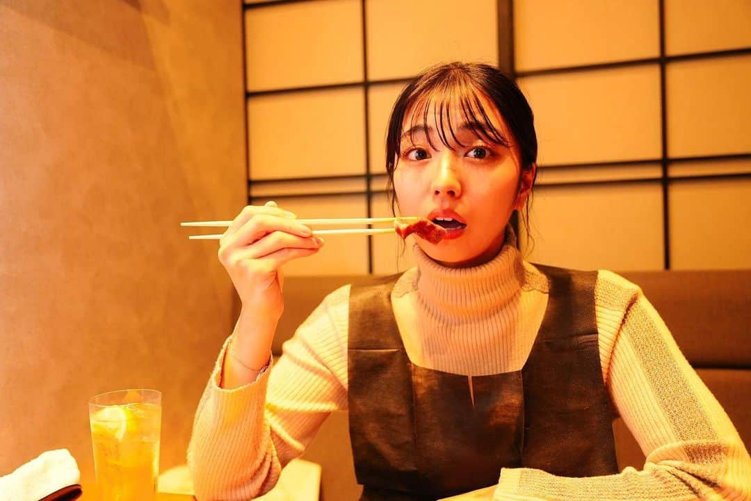 遊上なばなのインスタグラム：「晩御飯に悩む人のために。 飯テロのお時間😋  美味しいお肉食べてきたっ！  お肉はもちろんのこと 前菜とかドリンクメニュー 色んなところに他のお店では食べれないこのお店だけのこだわりを感じたなぁ いいお店知れてよかった。  個人的には極上生レバー炙りが最高に好みでした。 炙らずに食べたいくらい！ 新鮮で肉肉しくて食感最高だったな スタミナついたあっ！ また舞台の稽古頑張れるぞう！  またいろんなお店開拓しよ  📌銀座焼肉はんな PR  @ginzayakiniku_hanna   #셀카 #셀피 #셀기꾼 #셀스타그램  #일상 #굿밤 #잘자요 #night  #데일리룩 #데일리 #me  #銀座焼肉はんな #銀座焼肉  #新橋焼肉 #銀座個室 #新橋個室  #銀座グルメ #銀座ディナー #新橋グルメ #고기스타그램 #焼肉  #instayum  #yummy #love  #맞팔  #トリドリベース #followme #photooftheday  #japanesegirl #japanese ☁︎☁」