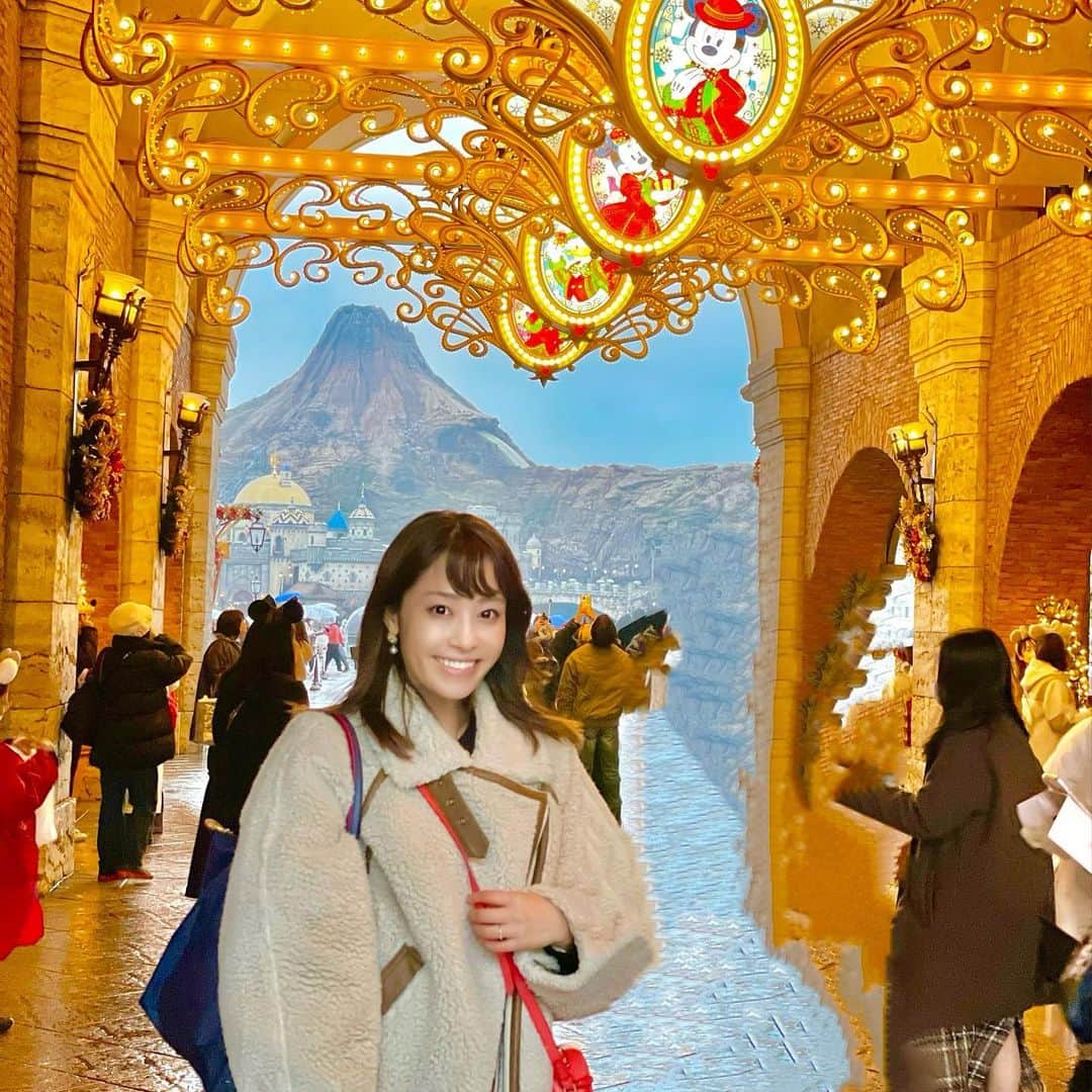 佐竹茉里奈のインスタグラム：「1日目のシーはまさかの雨☔️で、(1日雨のディズニー初めて行った😵😞)1番楽しみにしてたビリーヴ！のショーが開始10分前に中止が決まって見れなかったんだけど😭💦、クリスマスタイム・ウィズ・ユー見れたし、ランドでドリーミング・アップとジャンボリミッキーも見れて、まだ乗ったことなかった美女と野獣とベイマックス乗れたから、ビリーヴは見れなかったけどそれ以外やりたいこと全部できて満足❤️ 早くビリーヴ！のショーリベンジしに行きたい😊🎄✨ #ディズニーリゾート#ディズニーランド#ディズニーシー#雨ディズニー#雨ディズニーの楽しみ方#クリスマスディズニー#ビリーヴシーオブドリームス#次は絶対#夢の国#夢の国に戻りたい」