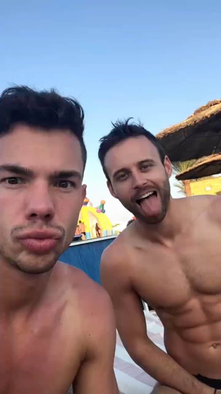 ヨリック・ヘンドリックスのインスタグラム：「5 YEARS OF ♥️   #loveislove #boyfriends #boyfriend」