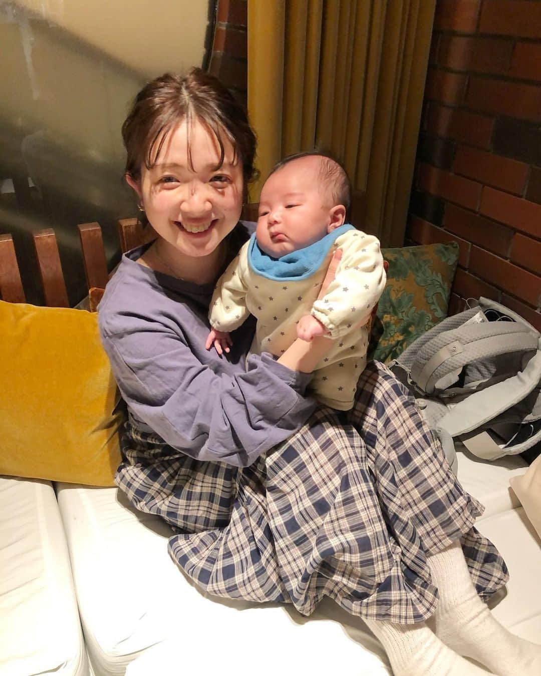 matano Kastaneのインスタグラム：「陽太との2shot が嬉しい〜💓👶🏻  めいさん @mmeeeeiii と　あっこちゃん　@ak__.jy とママ会ができた記念日🤝  もうちょっと大きくなったら、 色々連れて行ってあげたい🐒🐘🦒」