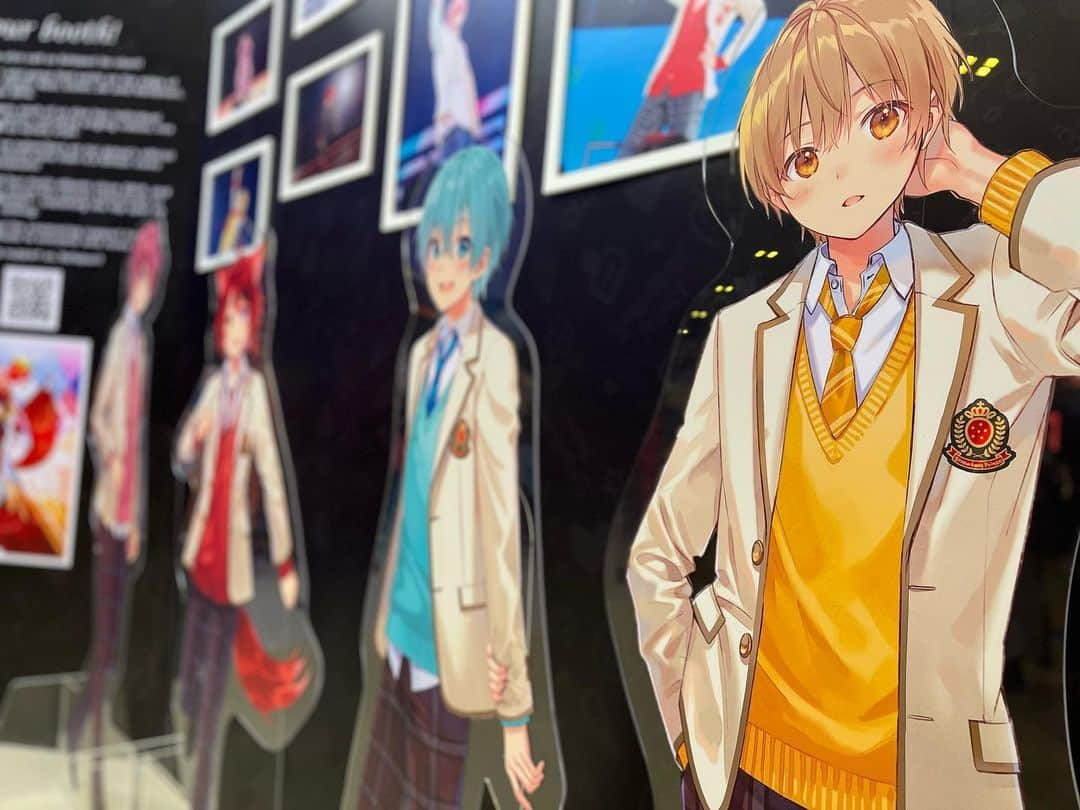 すとぷりのインスタグラム：「🇸🇬すとぷり in シンガポール🇸🇬 🍓#AFASG22 でのブース展開📷✨  🍓たくさんの方にご来場いただいています！✨ 🍓ありがとうございます!!!!✨  🍓海外での初ライブはいよいよ明後日...！👑 🍓応援よろしくお願いいたします！✨  #すとぷり #すとろべりーぷりんす #StrawberryPrince」