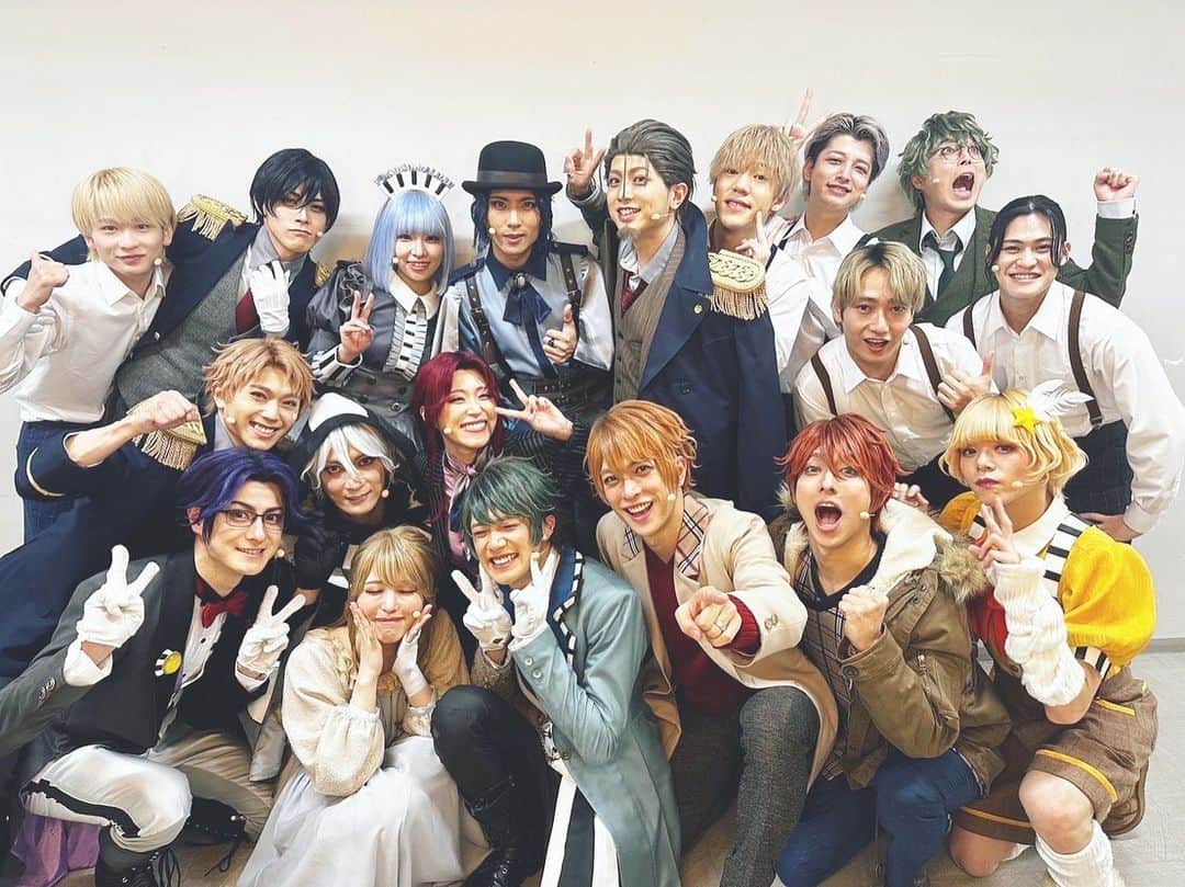 黒崎真音のインスタグラム：「遅くなりましたが . 音楽劇『ジェイド・バイン』 . 無事に完走しました . このご時世、一人も欠けることなく千穐楽を迎えられたこと . 嬉しく思います . 何度も言ってしまいますが本当に人に恵まれました . 素敵な皆さんと、観に来てくださった皆さんと . 一体化しその時間を共有出来たこと . これ以上幸せなことはないです . 本当に本当にありがとうございました . 感謝しています . . . さて、私は誰にお礼を言っているんでしょうか . もしかしたら . それは目に見えない何かかもしれないですね #ジェイドバイン #音楽劇ジェイドバイン #音楽劇　 #リリーハリソン」