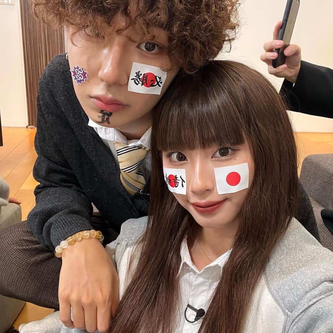 三浦寿莉のインスタグラム：「今日好き部に出演してます!! みんなで料理したりサッカーしたり、、🙄⚽️🍳 楽しかったので是非見てねｯ🤎  ここから見れるよ~~⬇️ https://abe.ma/3UZ8rMg    #abemaでfifaワールドカップ   #今日好き」