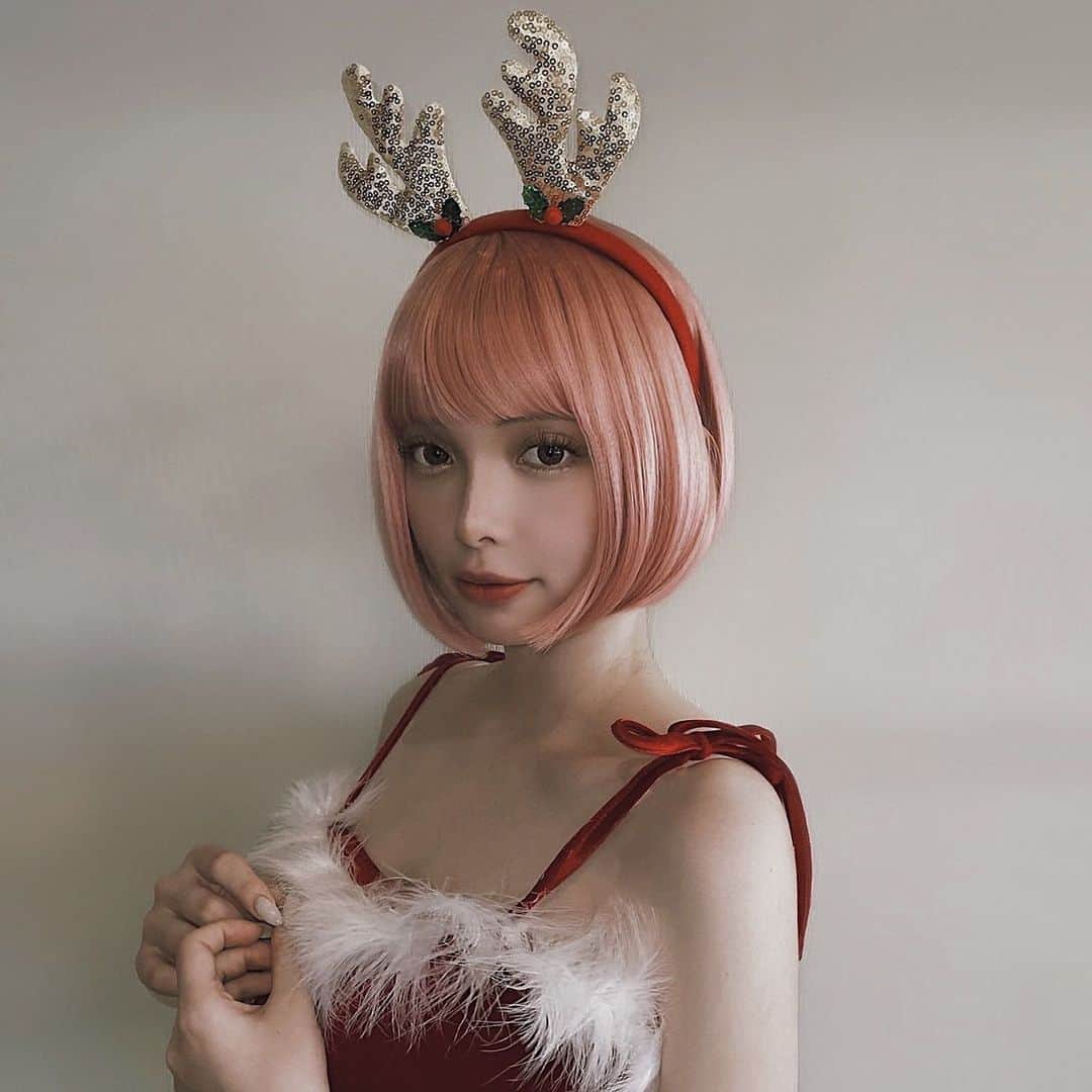 渡辺リサのインスタグラム：「またまた爆買いしたよ〜🫶  SHEIN Black Friday Sale is kicking off! 今こそがチャンス ‼️  SHEINでひと足早いクリスマス気分🎅🏻´-  サンタコス 商品ID:11408910 ウィッグ 商品ID:8769962  真似してみて😍  クーポンコード【SGFlisa】  割引率：お買い上げ金額1～5,999円まではセール価格より15%OFF、6,000円以上は20%OFFが適用される。 利用期限：公開日〜12月末日  @shein_japan  #sheingoodfinds  #sheinblackfriday  #sheinforall  #ad」