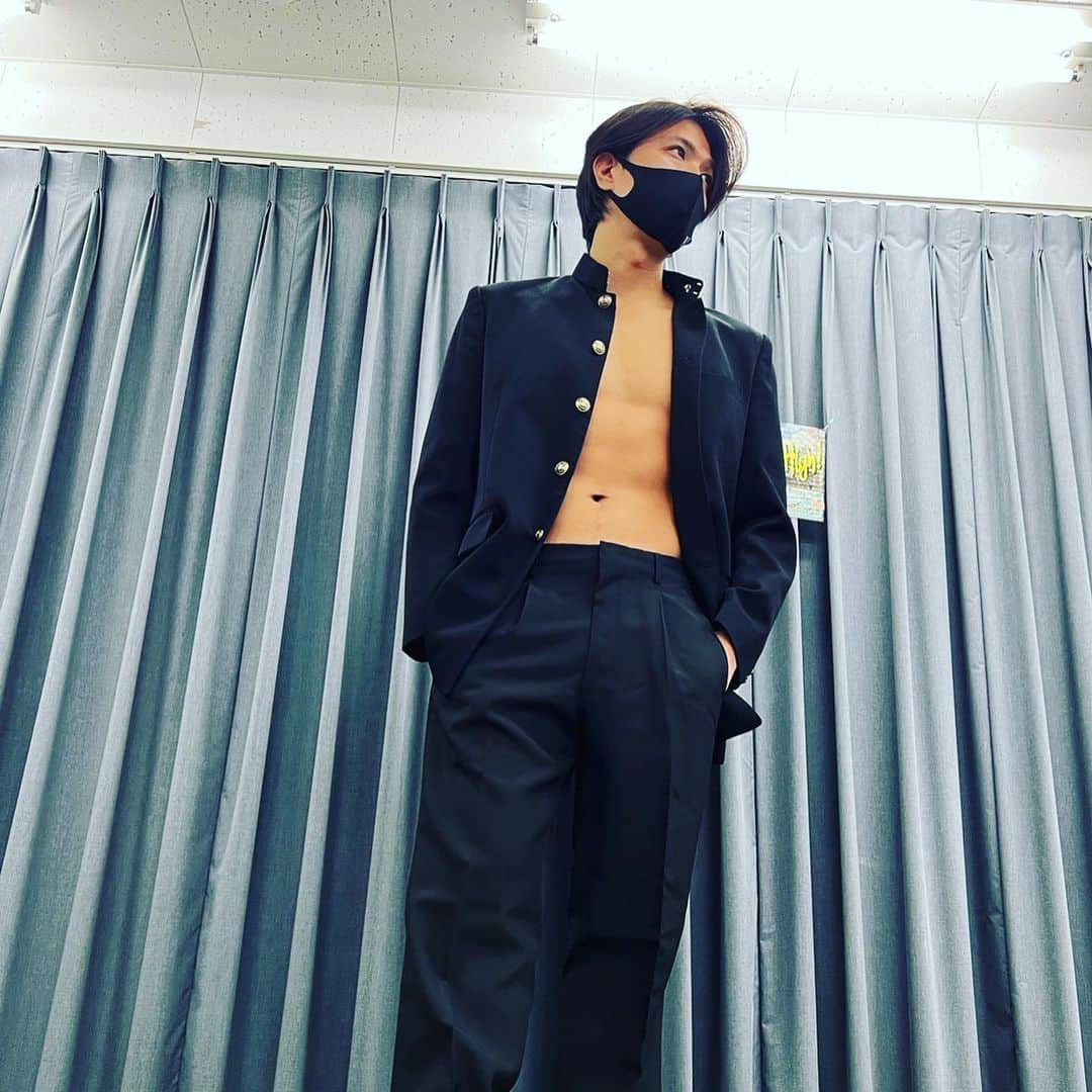 保田賢也さんのインスタグラム写真 - (保田賢也Instagram)「. regulation's High! 稽古終わりに撮って頂きました! 本番に向けて役者達の温度感も上がりっぱなしです！ 皆さんにこの熱さ届け🔥 是非劇場で感じて欲しいです！  #舞台 #レギハイ2022 プロフィール欄にURLありますので是非に！」11月25日 20時54分 - kenya_yasuda_