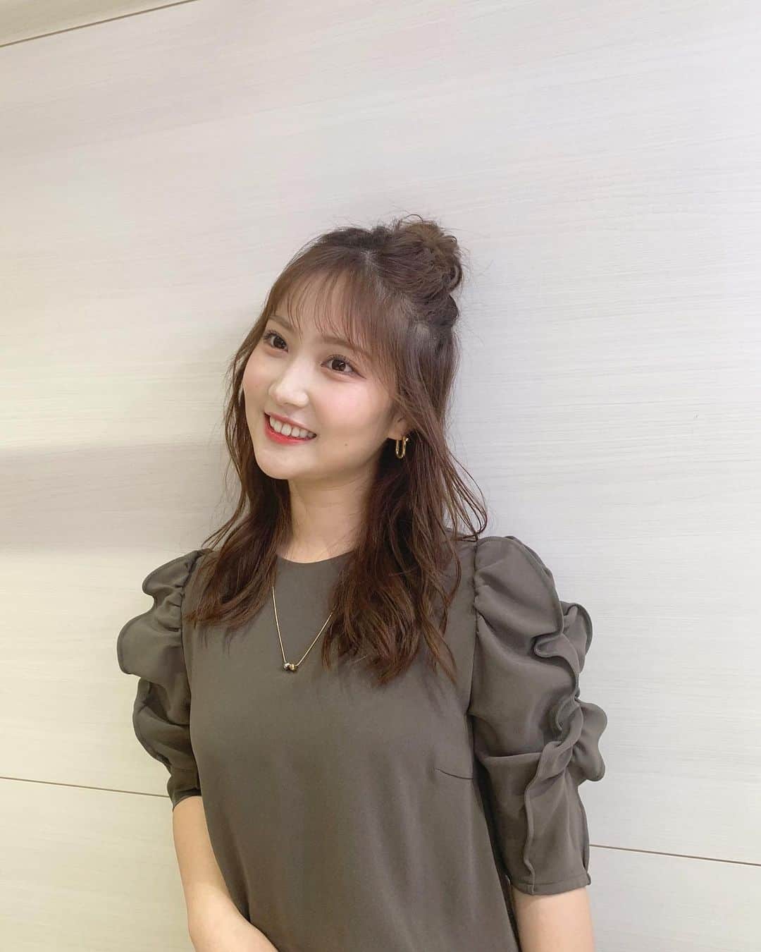 のインスタグラム：「.よい週末を😚  #私、どこ向いてるの」