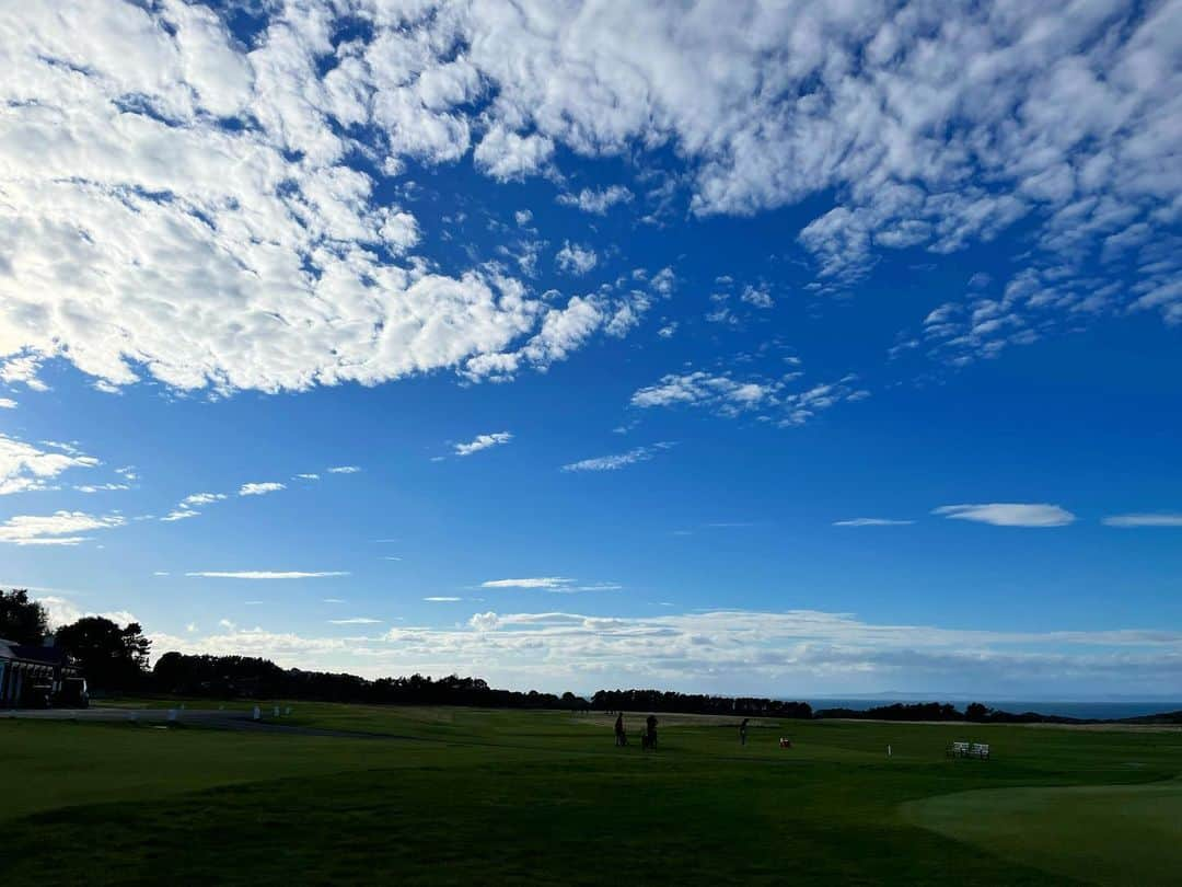 米澤有のインスタグラム：「QTが終わりました⛳️ ファイナルには進めませんでした… 良い手応えがあっただけに悔しいですが、これまでのQTよりもしっかりと自分と向き合えた様に思います。 練習したい事、課題も沢山あるので、またコツコツと頑張ります☺️  いつも変わらず応援してくださる皆様、スポンサー様、本当に感謝の気持ちでいっぱいです🙇‍♀️ ありがとうございます😊  #lpga #qt  #米澤有」