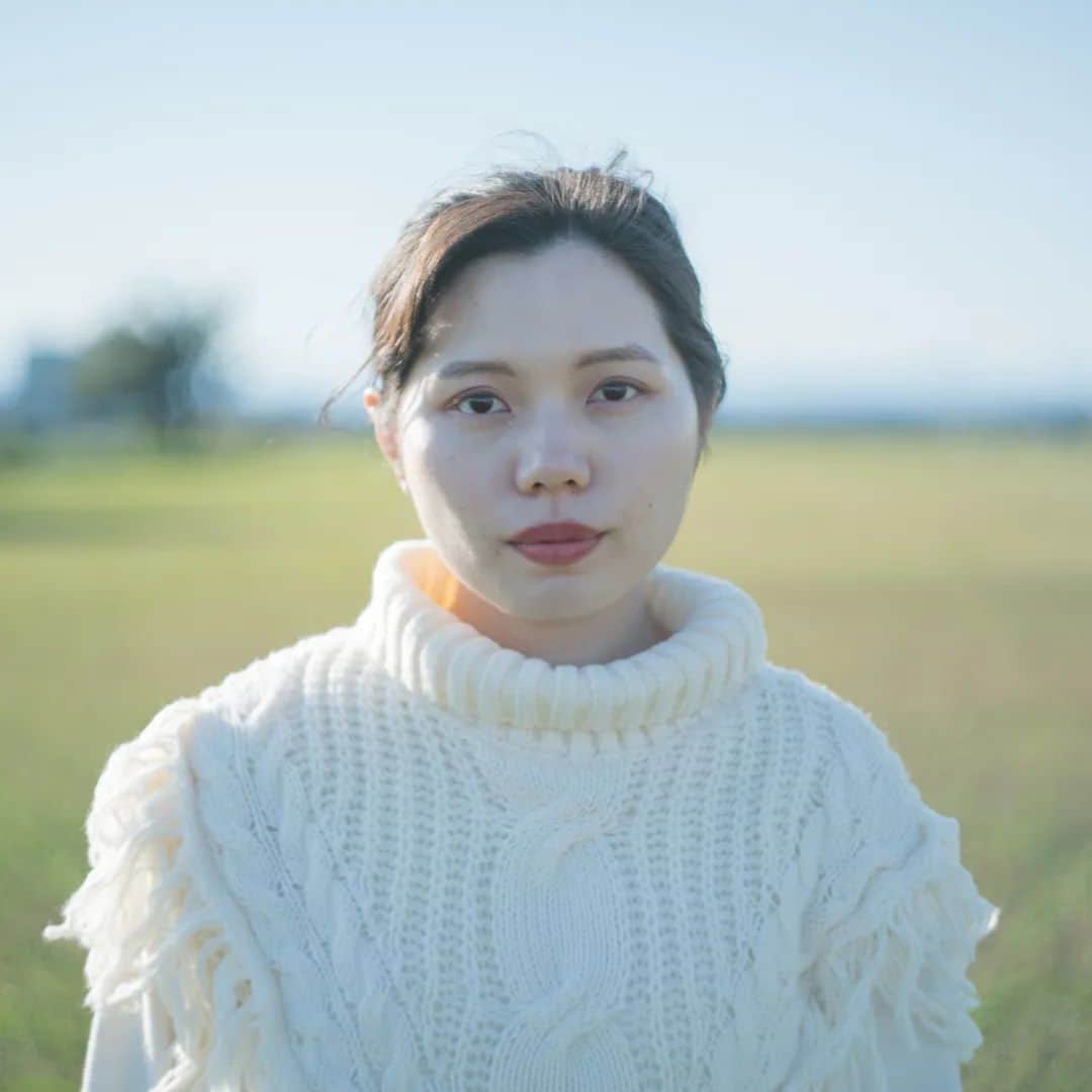 近藤笑菜のインスタグラム：「お久しぶりになってしまった…！ そしてもう11月が終わるねえ。冬やね⛄ 今月も沢山考えながら勉強しながら、新たな出逢いや発見やトキメキもあり、すごく楽しかったな〜 冬もたくさん楽しも〜❄ . 📸 これももう先月のこと。 綿貫さん @919wata との出会いと、お散歩🌾」