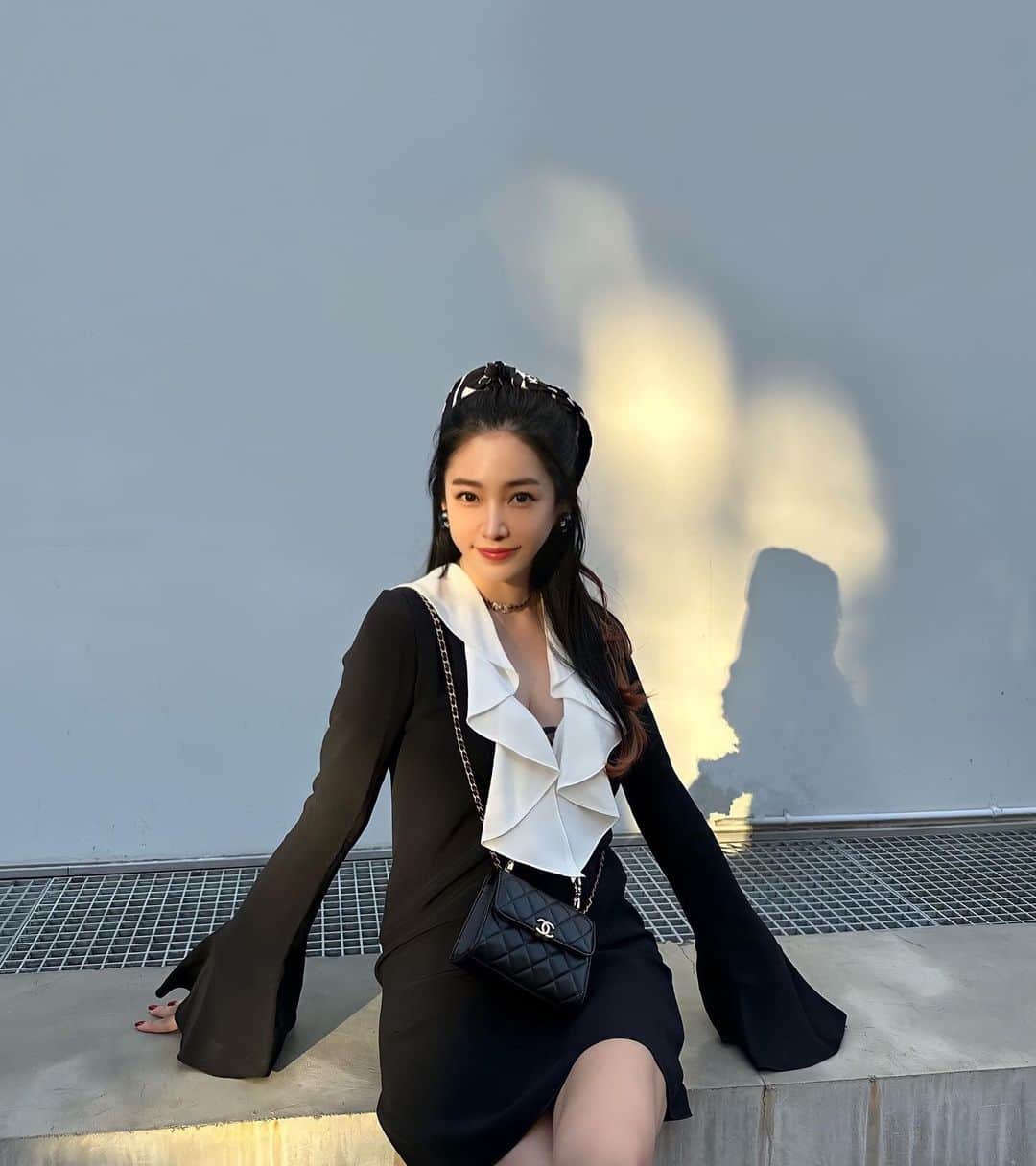 megbabyのインスタグラム：「きのうのわたし🖤🐼  昨日はとっても特別な大切な日なので洋服も新調💃🏻  HIGHCERA EYE CREAM全て完売致しました😭 ありがとうございます😭✨  想像を上回るご注文をいただき、いまだ驚きも大きいですがそれ以上に感謝の気持ちでいっぱいです😭❤️❤️❤️ きっとみんな喜んでくれるはず🥹❤️愛を届け🫶🏻🫶🏻🫶🏻  #最後の写真まつ毛伸びてるの分かりやすくてアップ #バイオセルポーションだけ伸びてます😳」