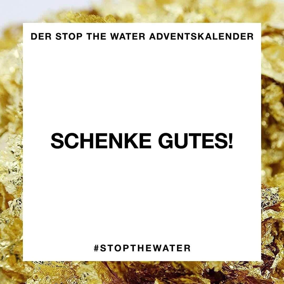 Stop The Water While Using Me!のインスタグラム：「Der Shop-Adventskalender-Countdown läuft! 🎄 Die Weihnachtszeit ist die Zeit der Liebe, der Freude und der Dankbarkeit. Darum ist es auch für uns Zeit, Danke zu sagen – für deine Treue, dein ehrliches Feedback und für jede Spende an unsere GOOD WATER PROJECTS, die du dieses Jahr mit deinen Käufen getätigt hast. Als Dankeschön haben wir dieses Jahr daher einen Shop-Adventskalender mit tollen Aktionen und Überraschungen an allen Adventssonntagen, Heilig Abend und Neujahr für dich vorbereitet. ⁠ ⁠ 👉️ Klicke auf den Link in der Bio, um bereits einen ersten Blick auf unseren Shop-Adventskalender zu erhaschen.⁠ ⁠ Oder melde dich zu unserem Newsletter an, um kein Türchen zu verpassen. Wir wünschen dir eine besinnliche Adventszeit! 🕯️⁠ ⁠ #stopthewater #stopthewaterwhileusingme #adventskalender #christmas」