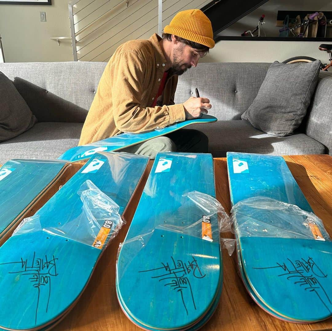 エンジョイさんのインスタグラム写真 - (エンジョイInstagram)「We got 50 hand signed louie boards! Click link in bio!!!」11月26日 4時48分 - enjoi