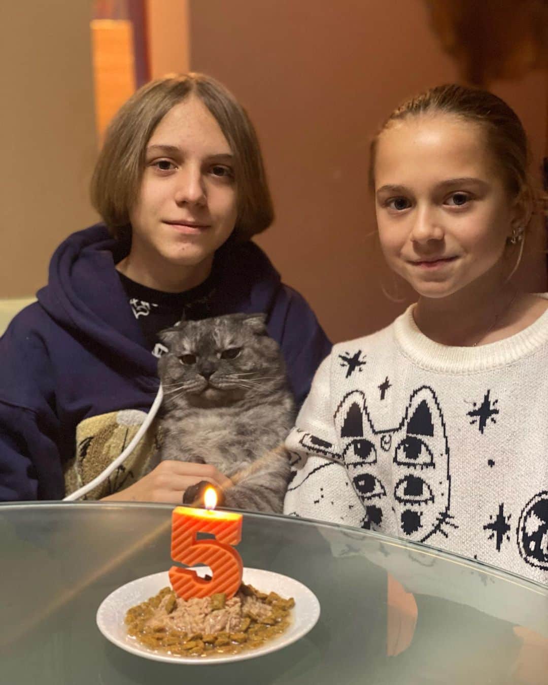 エレーナ・ベレズナヤのインスタグラム：「Мистеру Мяучику 5! С Юбилеем 🐾🎂」