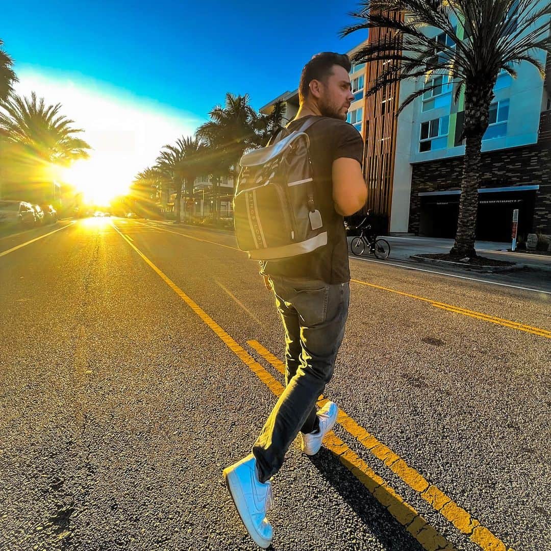 ギャレット・バックストロームのインスタグラム：「Reflecting on the hand of God and His will for my life. Musing over the opportunity I’ve been given to be a light in Hollywood while simultaneously serving within ministry, which has honestly been the biggest blessing of my life.   My encouragement to you is to figure out the why in what you do. If you love what you do and love who you do it with, you will transcend to a whole new level.」