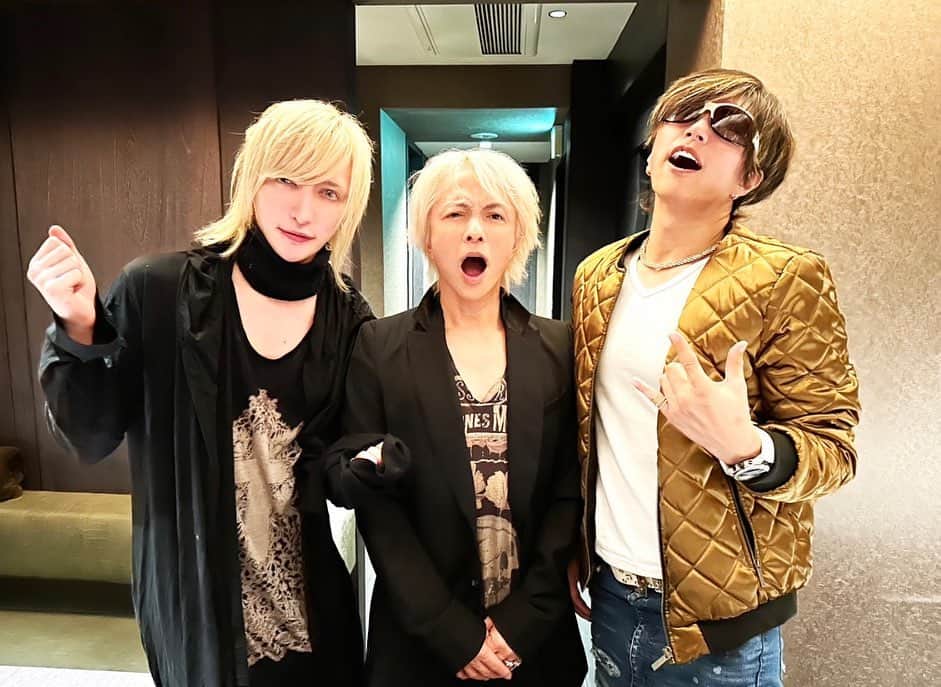 MiA のインスタグラム：「大好きなGACKTさんHYDEさんとお食事に行かせて頂きました...！ もう言葉にならないくらい嬉しかった...音楽やってて本当によかった。って心の底から思いました。」