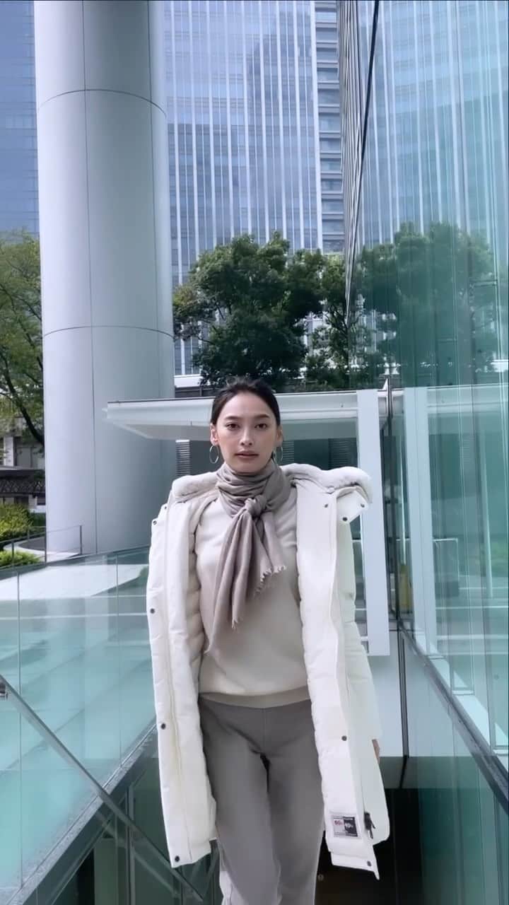 大政絢のインスタグラム：「Precious magazine📖✨  @woolrich ❤️  先日#今日の絢服 でも着ていたぬくぬくコート🧥✨  #woolrich #preciousmagazine」