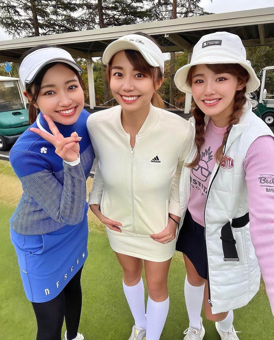 のインスタグラム：「大好きな2人⛳️👭💕 この時の合宿楽しかったなぁ〜❤️ . 2人とも可愛いしゴルフほんとに上手🥺 . さき: @adidasgolf  ゆぅ: @bestitagolf  みなみ: @descentegolf  .  #ゴルフ#ゴルフ女子#golf#golfgirl#golfswing#ゴルフスイング#sports#スポーツ#スポーツ女子#골프#골프여자#尔夫球#高尔夫#ゴルフウェア#golfwear」