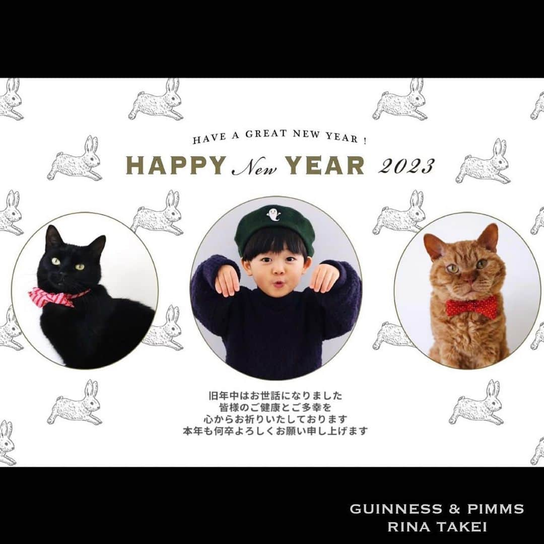 ギネス & ピムスさんのインスタグラム写真 - (ギネス & ピムスInstagram)「10/12/2022 Happy Caturday! ・ I have made New Year cards using photos of the three brothers. Thank you for sending us a lot of congratulatory comments about Nagi's birthday in the previous post! We appreciate your support! Have a fantastic weekend everyone! ・ ひとつ前の投稿では たくさんのお祝いコメントを ありがとうございました！ ひとつずつ有り難く 読ませていただきました。 ゆっくりになるかと思いますが お返事させて下さい♩ ・ 12月に入って既に10日が経ち 年内にやることリストを 作成する余裕も無く このまま 年越しになるのではないかと 予想しております。笑 そんな中、 なんとか年賀状だけは 簡単にアプリで作る事が出来たので あとは宛名を書くだけ。 今年はおばけ凪ねこと 蝶ネクタイギネピムで 作ってみました♩ 他にも色々なデザインがあったので 写真入り年賀状をお探しの方 是非覗いてみて下さい♫ @sumaho_nenga  ・ それでは皆さま 素敵な週末をお過ごし下さい♩ ・ ・ フォロワー様限定 印刷代10％クーポン「pr23386」 #スマホで写真年賀状 #年賀状 #PR」12月10日 21時04分 - rina_takei