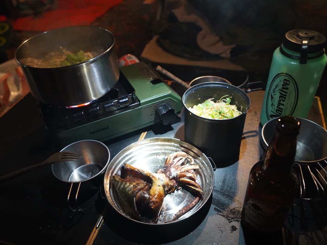 ANNA さんのインスタグラム写真 - (ANNA Instagram)「娘、キャンプデビューしました🏕 (もう先月だけどw) デイキャンプには一度連れて行ったけどテントでお泊まりは初めて👶🏻  寒くないか、危険じゃないか、清潔か、、心配はありましたが沢山装備をしていたので問題なく過ごせました☀️  これからも沢山冒険させてあげたいと思います🍁  コテンと預かり犬のルイくんも楽しそうで良かった🐶🐾  #familycamping #campdog #新米ママ #ファミリーキャンプ #outdoor #doglover #赤ちゃんと犬のいる暮らし」12月10日 21時14分 - anna_flare