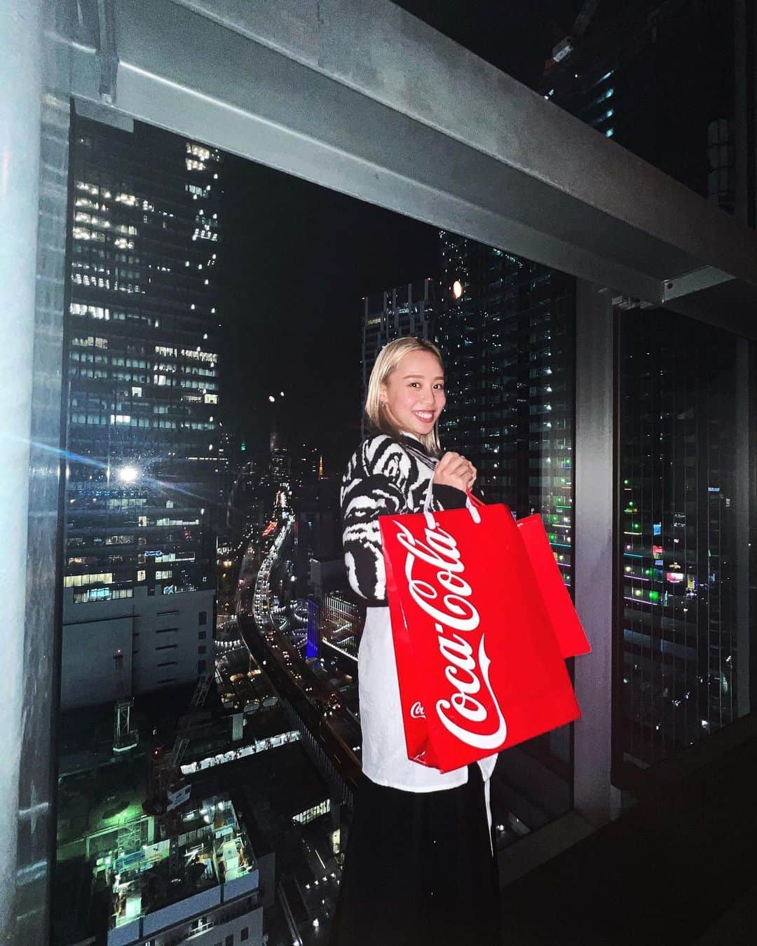 今井月のインスタグラム：「Still love you❤️‍🔥❤️‍🔥❤️‍🔥 Last night🔥🌙🔥💫 @cocacola_japan @cocacola  #teamcocacola #cocacolafamily」