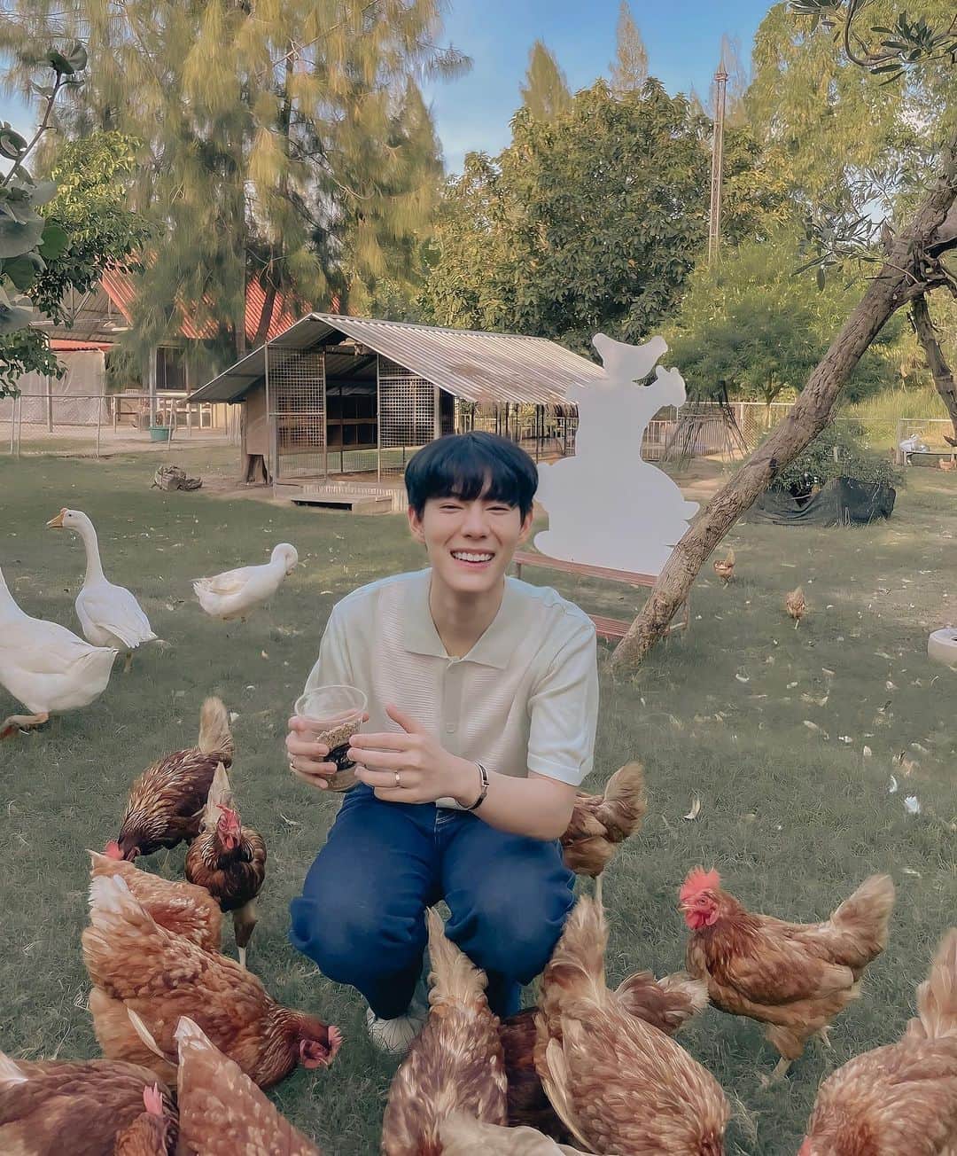のインスタグラム：「Happy~ พ่อหนุ่มเลี้ยงไก่เลี้ยงเป็ด🐓🦢」
