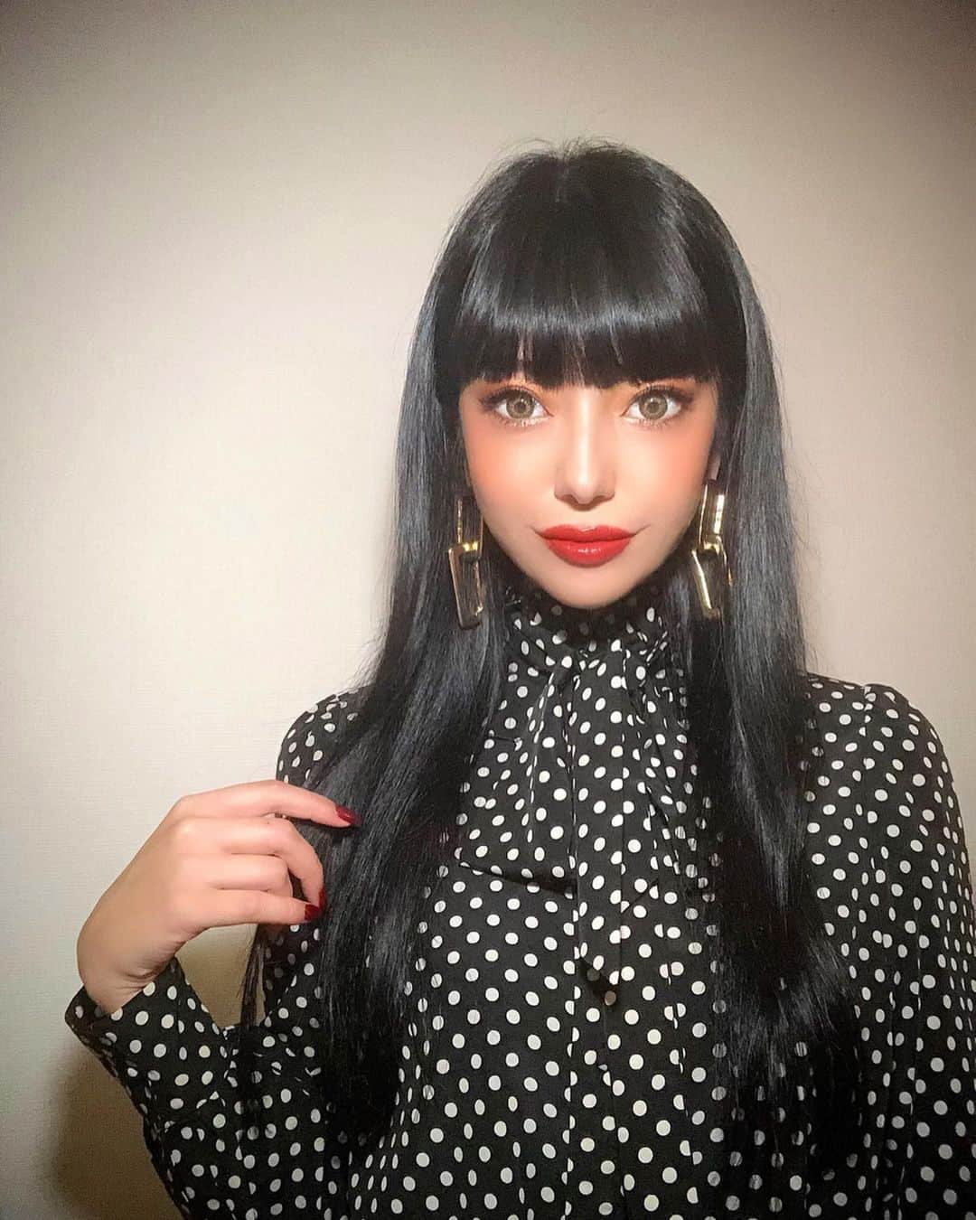 DJ Saya（さやまる）のインスタグラム：「🥀🥀🥀  ずっと気になってたクマ…🧸 もっと早く出会いたかったと後悔したくらい効果抜群で半年以上たった今も大大大満足🥹🫶🏼 語彙力ないからとりあえずBeforeAfter見て😉❤️  　 　 自分の血液を使った治療なのも決め手ポイント☝️  　 　 初めてやし注射大嫌いやし人生top3に入る緊張やったけどもはや注射じゃなかった😶笑 ダウンタイムもほぼなくてメイクで隠せたよ🫶🏼  🏥 @pruge_clinic  👀 #ぷるぷる注射  　 　     #緊張ほぐれてから効き出す笑気麻酔 #プルージュ美容クリニック」