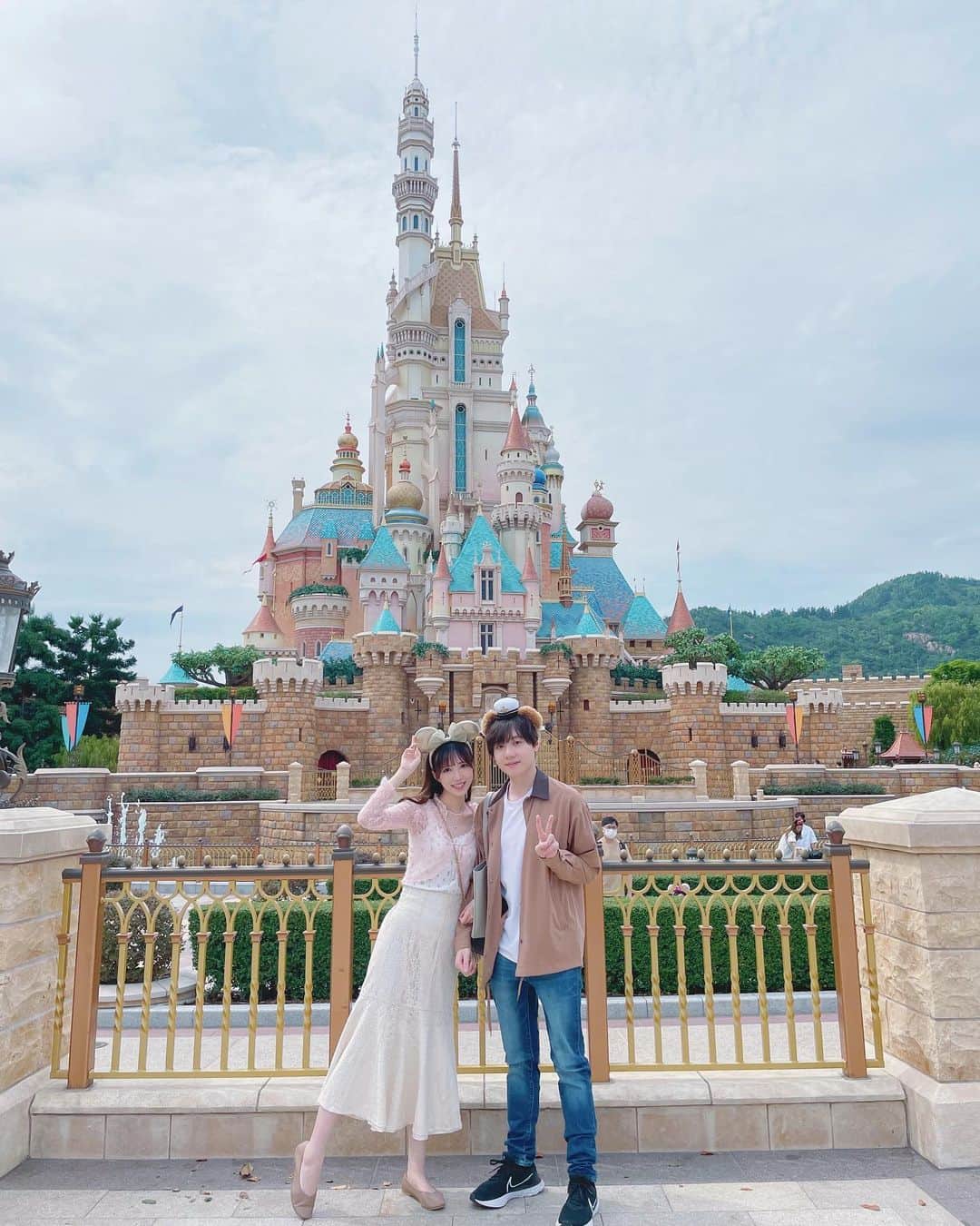 キアナのインスタグラム：「𝟓 𝐭𝐡 𝐚𝐧𝐧𝐢𝐯𝐞𝐫𝐬𝐚𝐫𝐲 ♥︎  圖3、4:  由朝影到晚 vs 由朝食到晚」