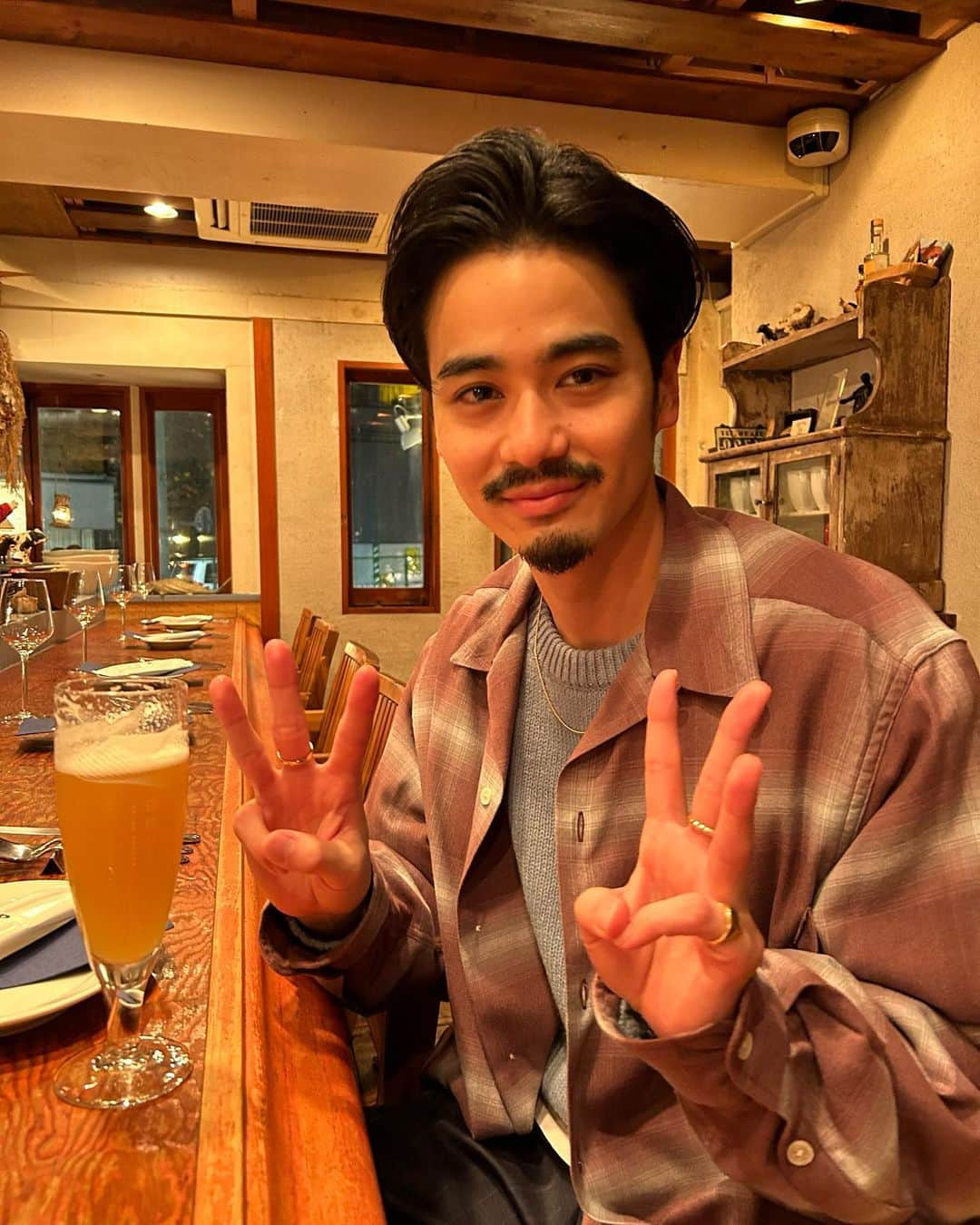 岩永徹也のインスタグラム：「昨日誕生日🎂を迎え、 33歳になりました！㊗️  たくさんのお祝い、連絡、メッセージ、本当にありがとうございました😊(SNSってすごい！)  おかげさまで33歳のいわちょはこんな具合です。笑  本当に健康を第一に、過信せず、好き嫌いせず、運動して、怪我や病気もなく、元気で明るく楽しく生きていきます！  皆様これからもよろしくお願いしまーす😎 #33」