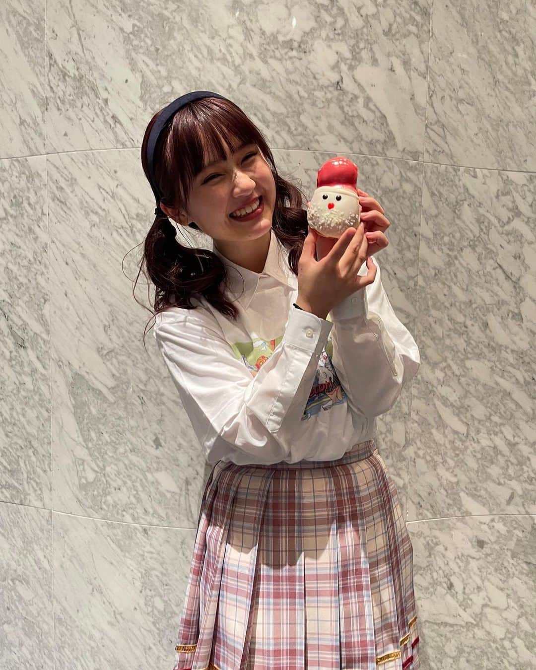 桜井美里のインスタグラム：「ペコリFESありがとうございました〜！！！  両部ともたくさんのお客さんが来てくれて嬉しかった😌❤️  いっぱい踊ったり ゴリエちゃんの鉄棒が生で見れたり スペシャルゲストでペナルティのワッキーさんとヒデさんが登場したり、 盛りだくさんで楽しかったーー！！  この単独ライブに私も一緒に出演できてほんとに光栄です、、🥺  ぜひ来てくれた方は感想待ってます😊    #ペコリfes」