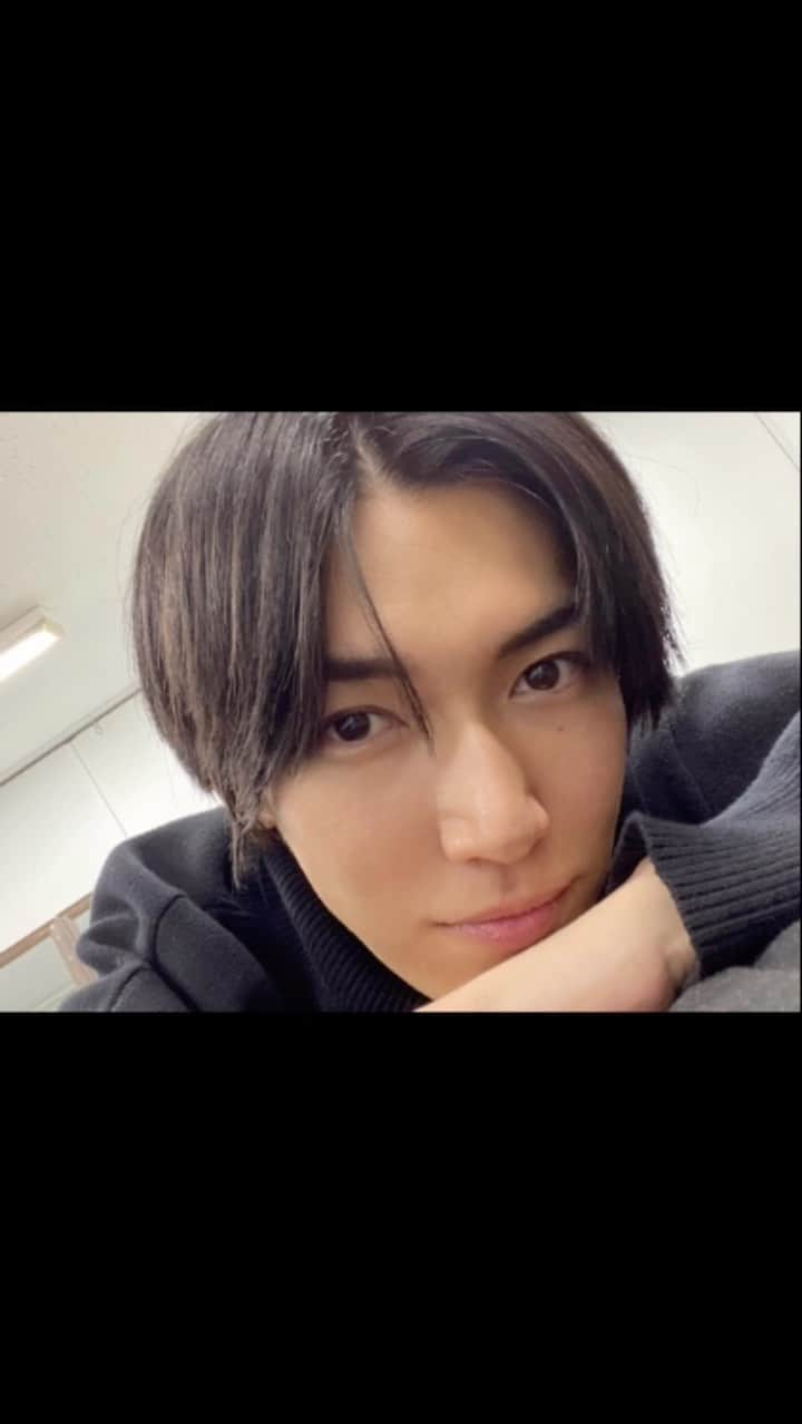 伊藤澄也のインスタグラム：「. 「俳優×芸人どうなりますか！？ライブ」 ご来場誠にありがとうございました！ 2回目の出演だったんだけど今回もたくさん笑って笑い疲れた笑 今回も芸人さんと一緒にコントやらせてもらったんだけど 僕のお相手がtik tokとかYouTubeとかで見たことある みんなのたかみちさんで楽しくコントさせて頂きました🙆‍♂️笑 . お手紙プレゼントいつもありがとうございます！ みんなからの誕生日プレゼント大事に使います🥳 #写真#動画#ムービー#俳優#芸人#コント#イベント#爆笑#お腹痛い#楽しかった」