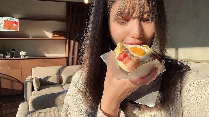のインスタグラム：「びっくりするほど 特に何もないですが、 日暮里のパン屋さんは美味しかったです。笑  #日暮里#パン屋さん ＃朝活#model」