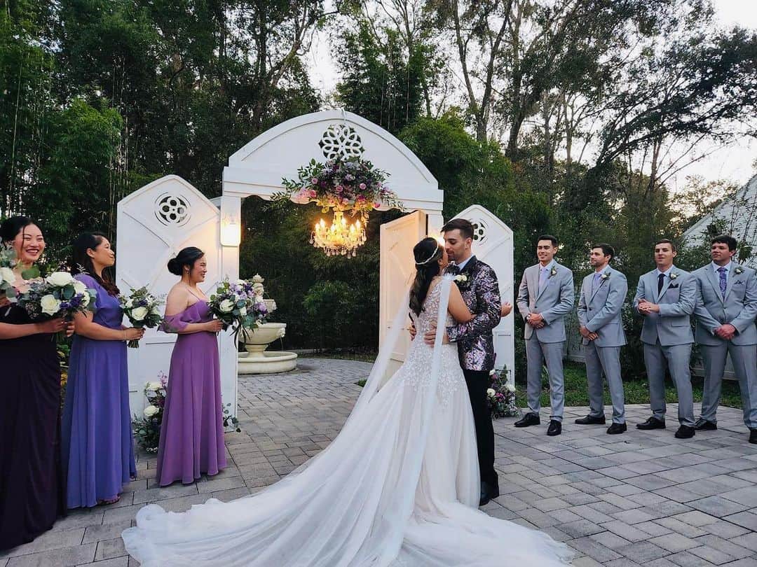 エイミー・ヤンのインスタグラム：「Congratulations Mr & Mrs Thomas🤵🏻👰🏻‍♀️💍💐💜🥳🎉 #wedding #happyday #love」