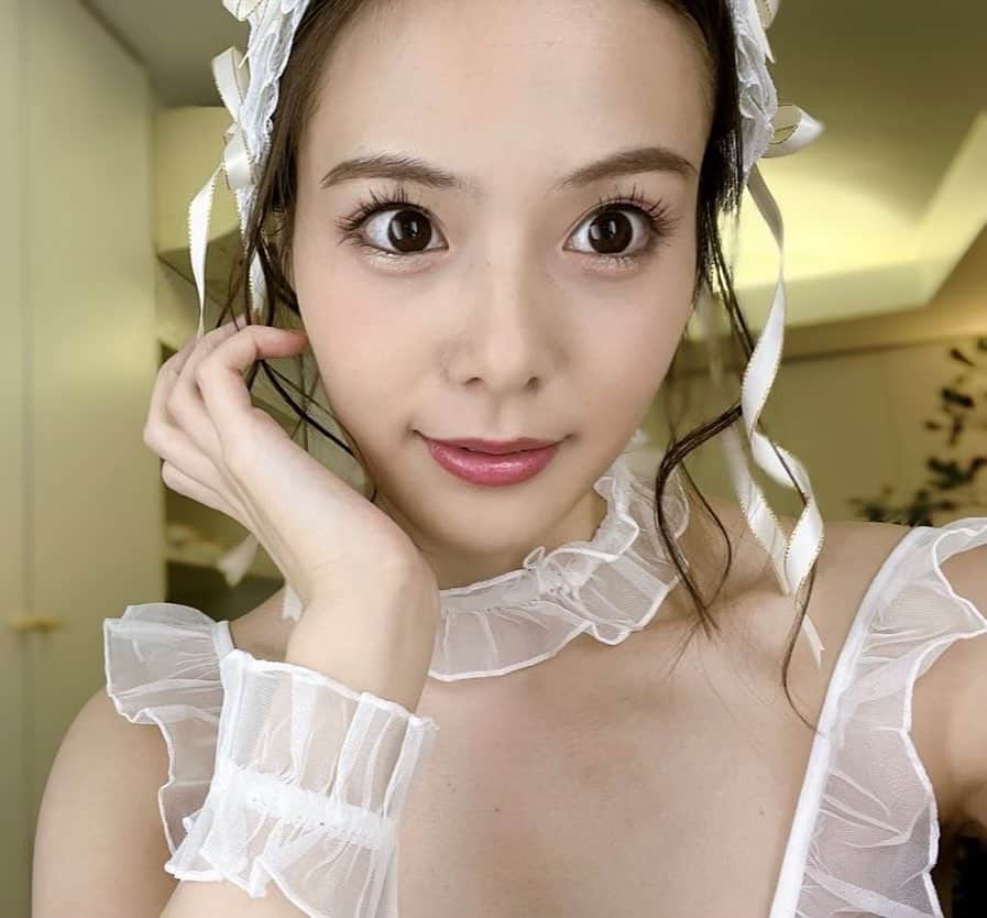 吉高寧々のインスタグラム：「何枚がすき🐇🤍？   #吉高寧々」