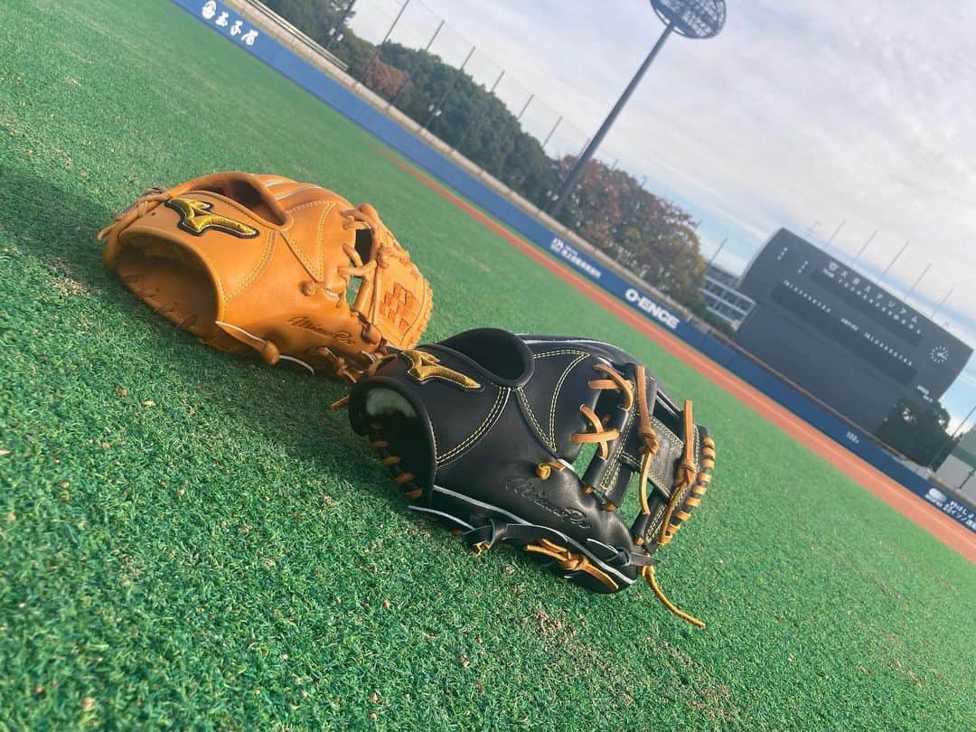 トクサンTVさんのインスタグラム写真 - (トクサンTVInstagram)「ミズノプロ宍粟牛グラブロケ⚾️ エヴァンゲリオン×ミズノ コラボウェア🤖 零号機。 カッコいい。ブレスサーモ間違いない暖かさ。ニット帽もおしゃれ。 この冬ヘビロテのダウン。  直営店に行ったらもっと色々あるのでエヴァンゲリオンが好きな方はお早めに🏃✨」11月26日 18時46分 - tokusan_no.0_appare