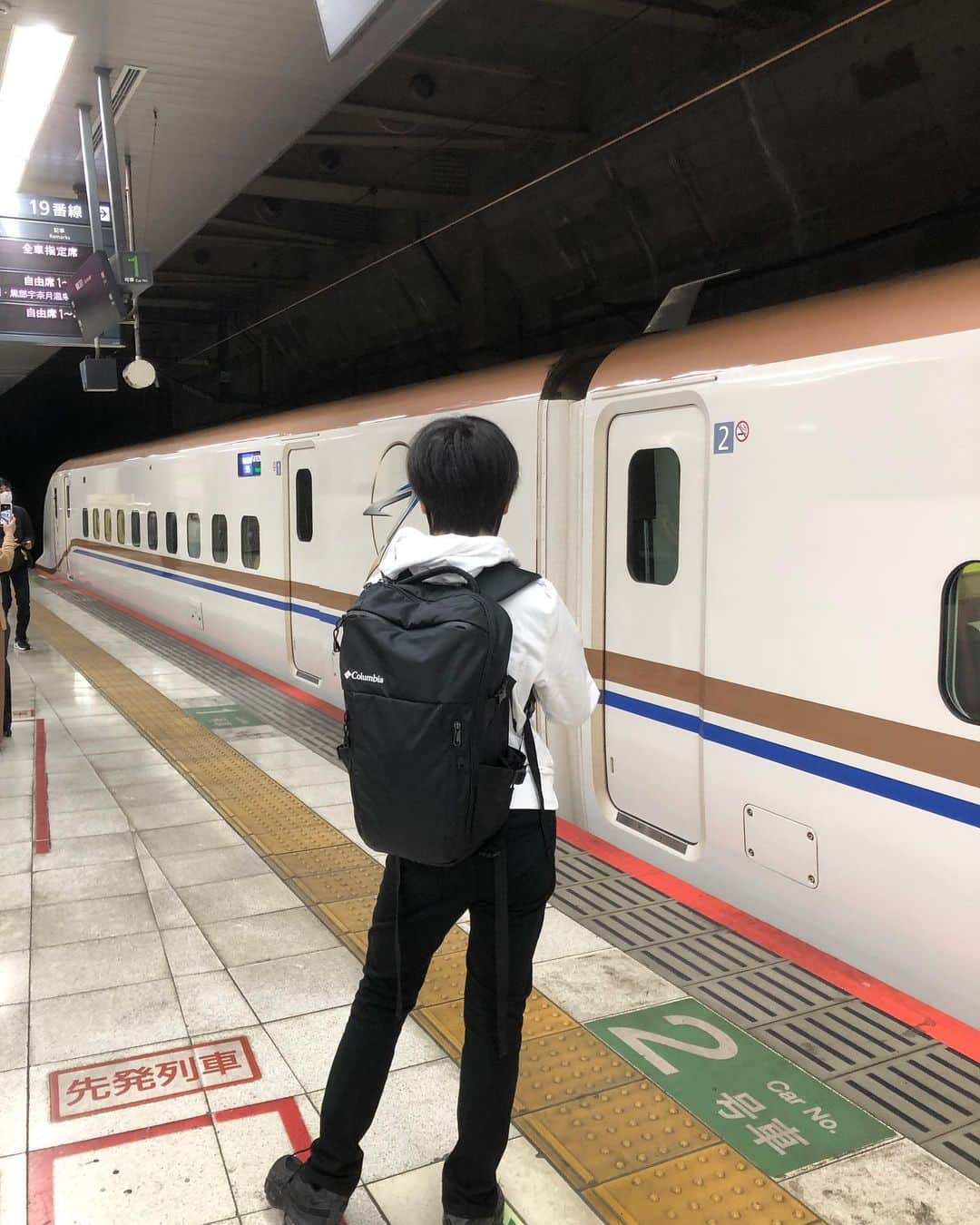 がっちゃんのインスタグラム：「先日のヒトコマ。  こんにちは😊  久しぶりに電車で旅をしました🤣  コロナ禍で電車に乗れない間に自転車にハマり 今は自転車レースに没頭していますが、 まだ収束したわけではないので 気をつけながら鉄分補給出来たら良いなと思っています🥺  #電車 #鉄道 #観光 #中学生」