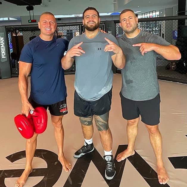 グーカン・サキのインスタグラム：「The work has been done, he is ready to go @bambamtuivasa @sully @ufc   #bambamtuivasa #gokhansaki #ufc #dubai #mydubai #fighters #trainingscamp」