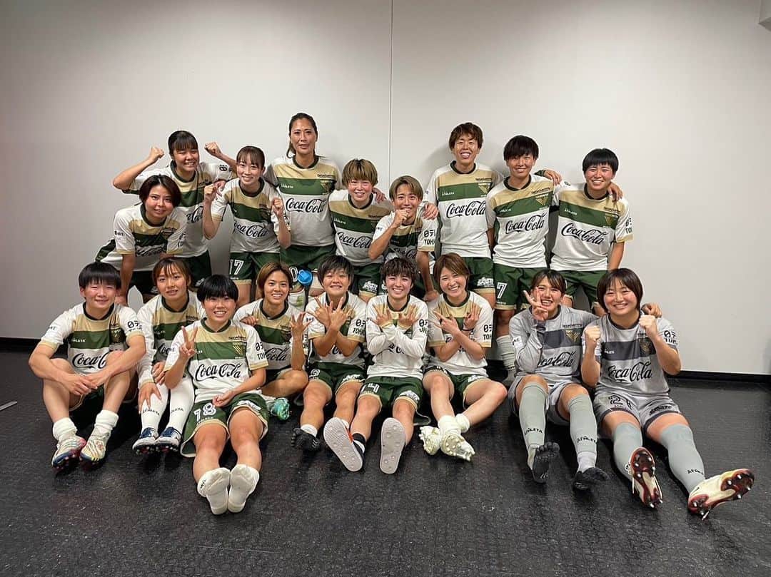 三浦成美のインスタグラム：「ナイス勝利！！ いいチーム😊 長野まで応援ありがとうございました！ 長野サポーターのみなさんも温かい拍手ありがとうございました！ まだまだ課題いっぱい！ 次に向けて👍  イワシさん300試合おめでとうございます🤩 ななみ23歳おめでとう☺️ #日テレ東京ヴェルディベレーザ  #weリーグ」
