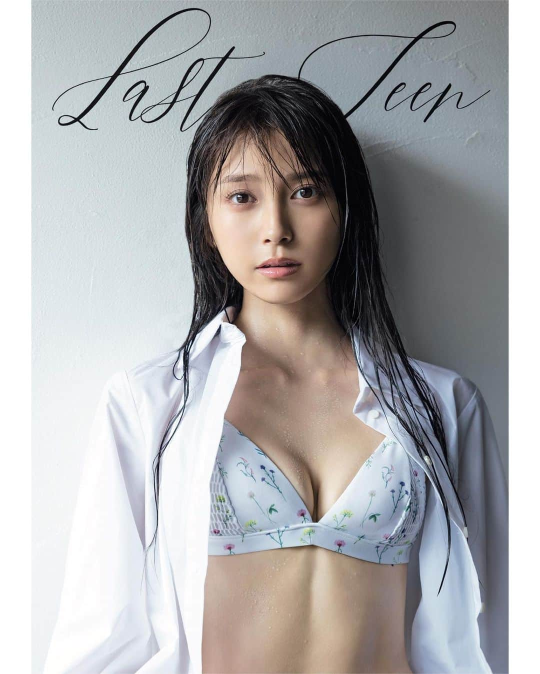 小山リーナさんのインスタグラム写真 - (小山リーナInstagram)「. 1st写真集「Last Teen」 発売記念イベントの予約販売開始中です！  12/17（土）13:00〜 場所はブックファースト新宿店にて  久々のイベントなので今からとてもワクワク、 是非参加してくれたら嬉しいです‪︎❤︎‪︎  詳細はストーリーよりご覧頂けます〜！」11月26日 19時40分 - rina_koyama_box