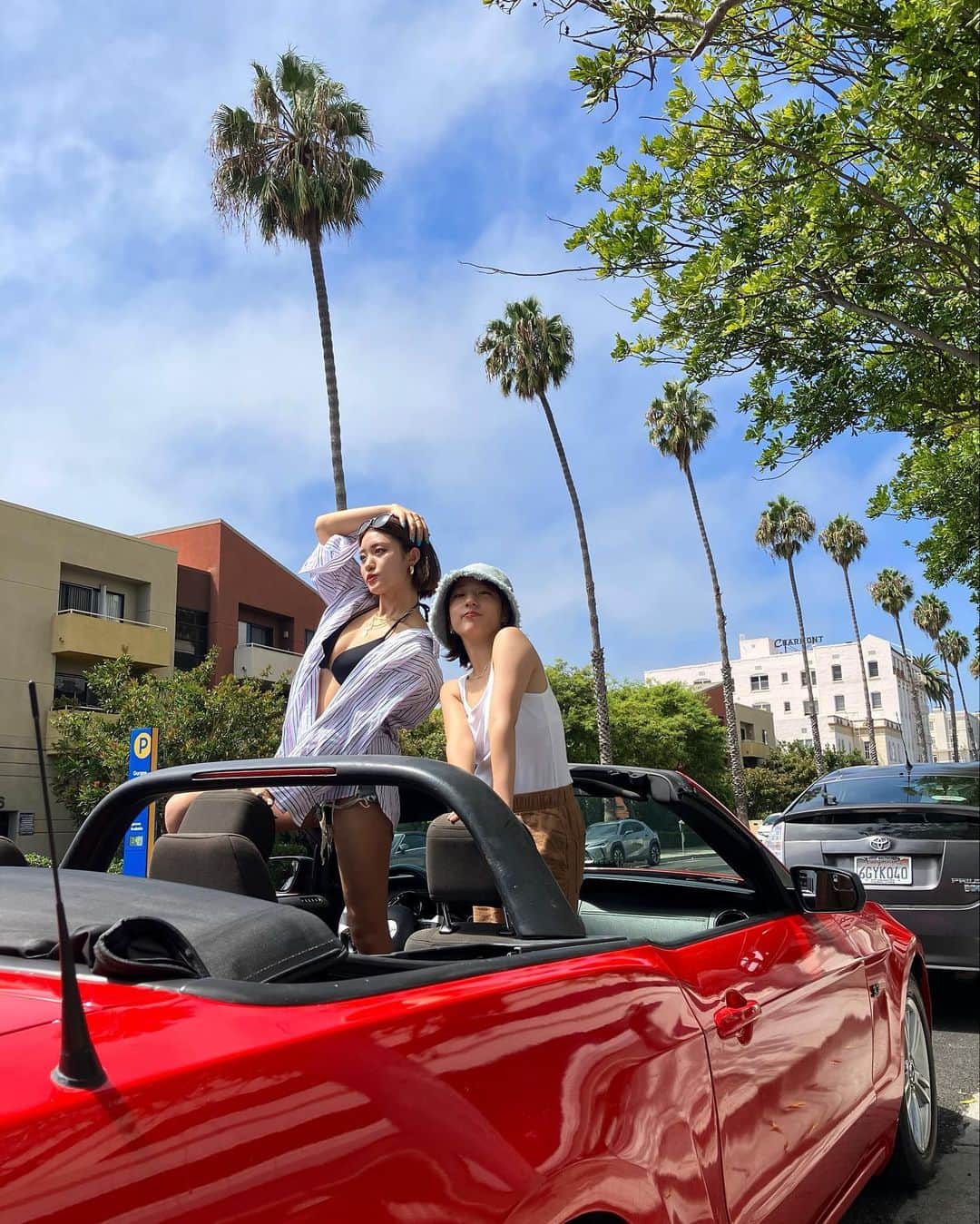 のインスタグラム：「🌴🚗🇺🇸 寒いから、もう寒いから、夏ぽい投稿しとかなきゃ！！！！ 一年がおわっちゃうぅぅう って毎年12月手前になる😂 ロスの思い出投稿🇺🇸💚  #la #LosAngeles #summer」