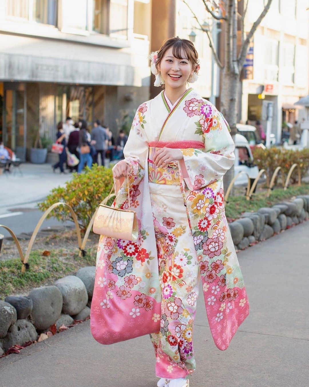 のインスタグラム：「・ 振袖でも #にこにこ ☺️ #振袖#成人式#鎌倉#紅葉#日本」
