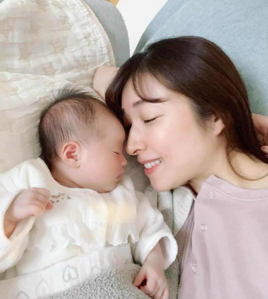 森木美和のインスタグラム：「この度、第二子となる女の子を出産しました🤱💕  当たり前の様で当たり前じゃない奇跡✨😌 元気いっぱい産まれてきてくれた事に感謝して、精一杯の愛情で大きく育てたい✨  私をまたママにしてくれた、パパと娘、そして今は亡き息子に心から感謝でいっぱいです😌  この出産までには、長男と生後半年でのお別れを経験しました。  早産で産まれた息子は、産まれた瞬間から危ない状態にあり、半年を生きたのは奇跡としか言えませんでした。  短い様ですが私達家族にとっては十分な時間でした。子育ての楽しさを知り、成長を喜び、愛おしくてたまらない。そんな時間がとても幸せでした。  コロナ禍で面会が制限される中でしたが、家族の時間を優先に考え、心ある対応をしてくださった先生方や関係者の皆様にも感謝の思いでいっぱいです。  今回の事は早産で産まれたから。という簡単な理由ではありません。多くの早産児の赤ちゃん達は立派に大きくなり成長していきます。今の新生児医療は素晴らしいです。  今も不安の中で頑張るお母さんと早産児の赤ちゃん達が沢山いると思いますが、一人でも多くの赤ちゃんが元気に育ち、その子らしくのびのび成長していける事を心から願っています。  悲しくて辛い別れでしたが、この出会いがあって本当に良かった。今は心から思います。  強い母ちゃんになれたよ。我が子に感謝です。 ますます強いママになるよ！！  #早産児ママ #nicu卒業 #nidcap  #女の子ベビー #医療従事者へ感謝 #ママにしてくれてありがとう #赤ちゃんのいる暮らし」