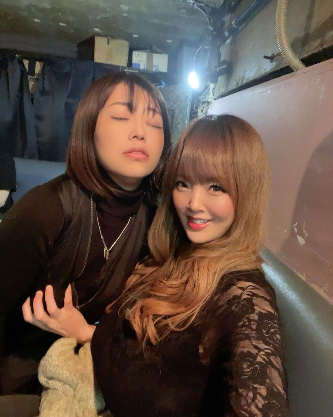 Hitomi（田中瞳）さんのインスタグラム写真 - (Hitomi（田中瞳）Instagram)「ささ、20周年おめでとう㊗️🎉 人前に立つの数年ぶりすぎて震えた🤣 顔馴染みのファンの方、初めましての遠方からの方、ありがとうございました♪ ほっこりしたよ❤️❤️」11月26日 16時12分 - official_hitomitanaka
