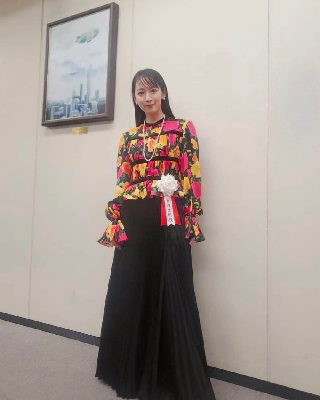 吉岡里帆（マネージャー）のインスタグラム：「山路ふみ子映画賞・女優賞の受賞ありがとうございました！『ハケンアニメ！』と『島守の塔』という素晴らしい作品に出会えて、素晴らしい賞を頂くことが出来ました💐 （吉岡さん本当におめでとう！！🥹🫰🥹🫰）  #ハケンアニメ！ #島守の塔  #いつかの吉岡さん  tops/bottom: @fetico_official  jewelry: @tasaki_intl」