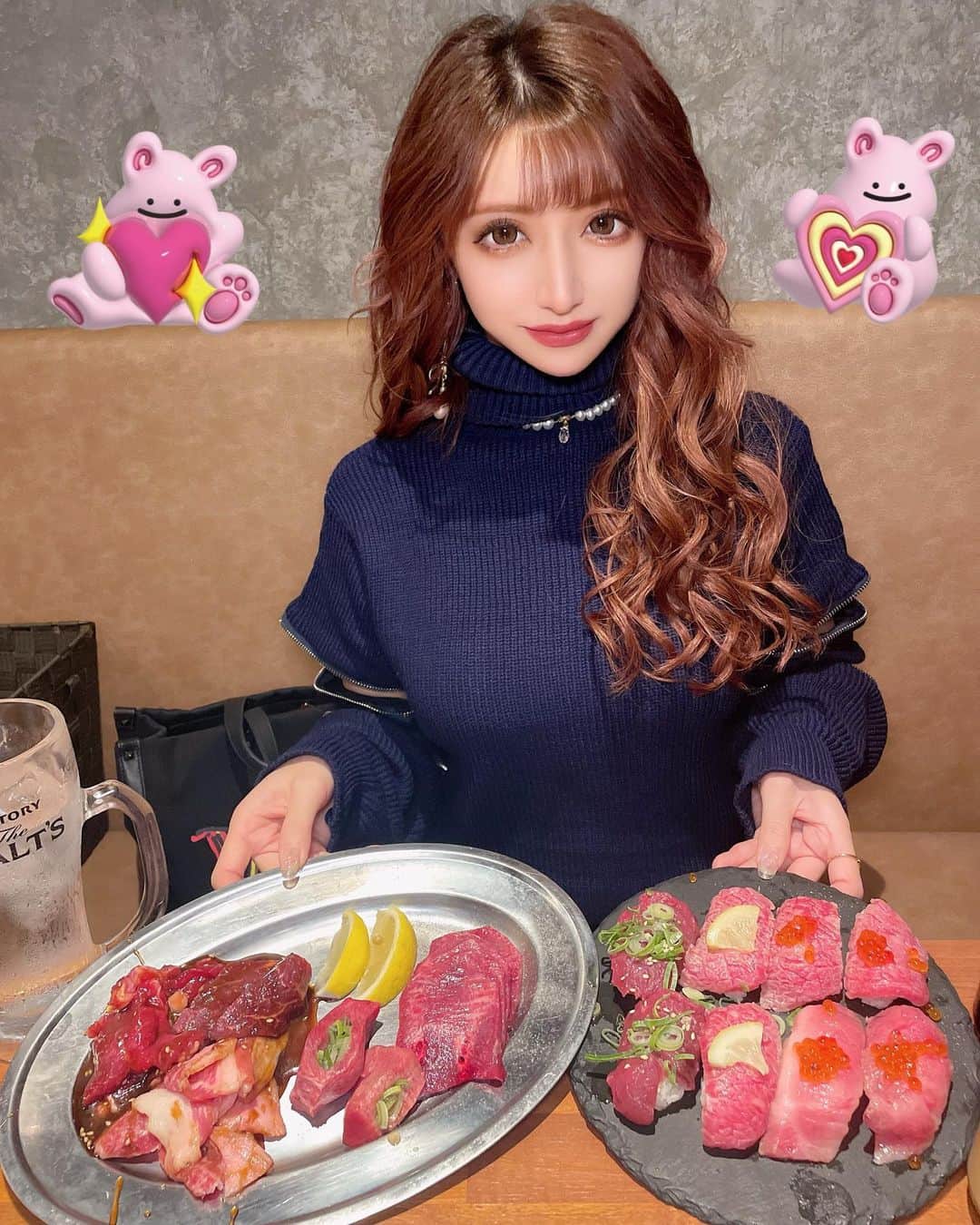 のインスタグラム：「大阪で美味しそうなお店開発したくて友達に聞いたらここオススメされて行ってきた❤️ 【 @new.yakiniku.eito1201 】 焼肉食べ放題ってもう、私の大好きな言葉😂💕 後、最近の私の好きな食べ物ランキングに食い込んで来た肉寿司🍣もあって最強過ぎる😭💗 写真見たらわかるかもだけど、肉寿司追加しまくった😂💕 チーズビビンバもめちゃ美味しかったのに、夢中で食べてしまって写真撮るの忘れてた😂 美味しくて大満足でした❤️  #梅田グルメ #梅田ランチ #梅田ディナー #梅田飲み #大阪焼肉 #大阪グルメ #焼肉エイト #梅田焼肉 #焼肉食べ放題#トリドリベース#PR#肉寿司」