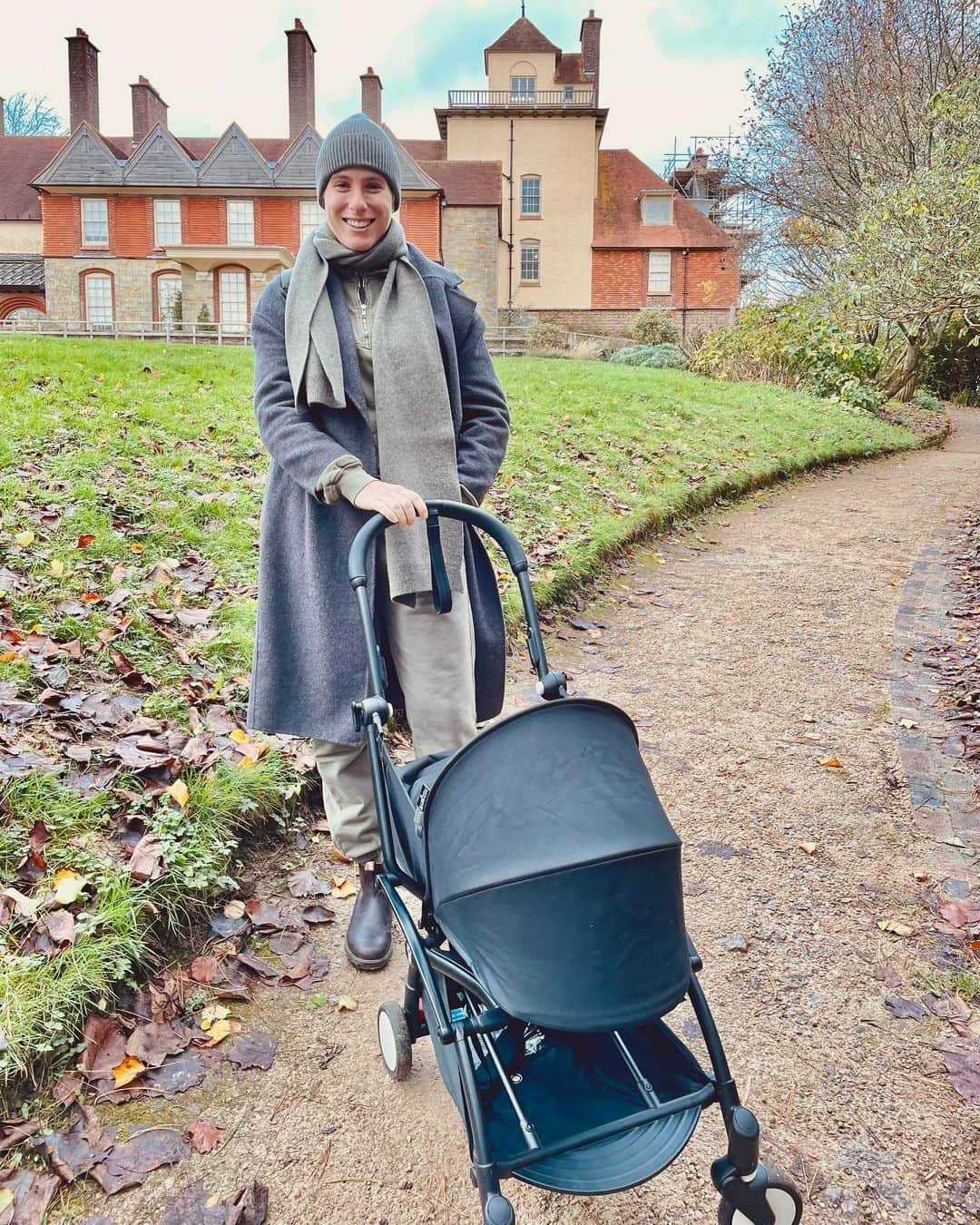 ジョアンナ・コンタのインスタグラム：「👨‍👩‍👧❤️😊」