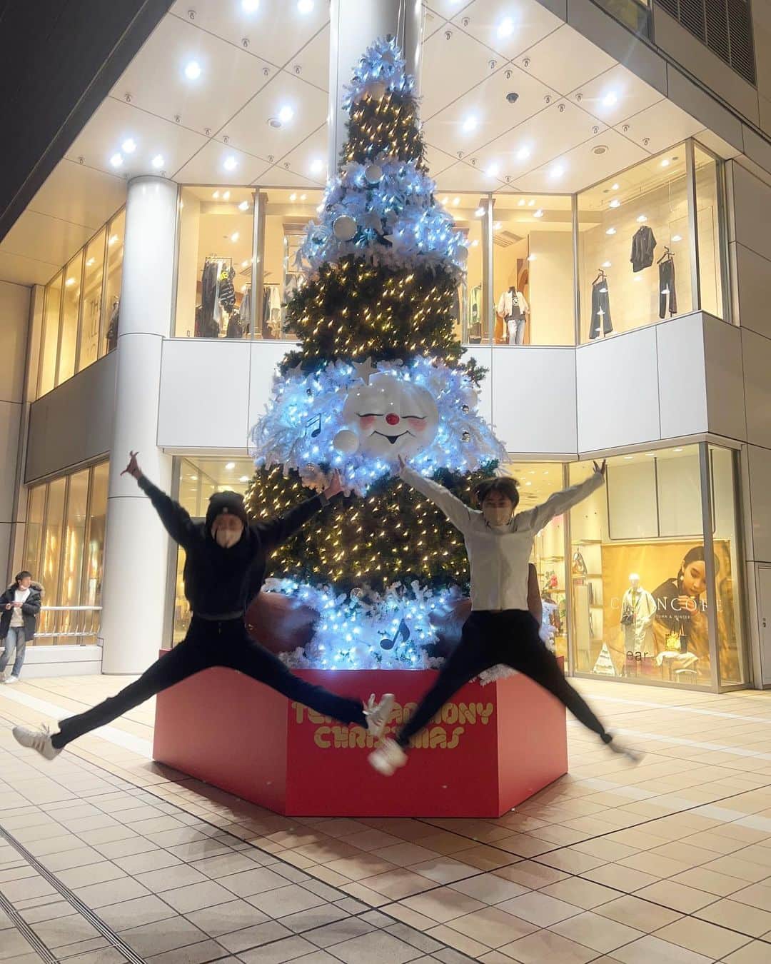 のインスタグラム：「・ 23歳になりました！  沢山祝っていただき、幸せな23歳をスタートできています🥰  今日は、いい風呂(11/26)の日なので、ゆっくりお風呂に入ってくださいね〜🛀  明日はクイーンズ駅伝🧡🖤」